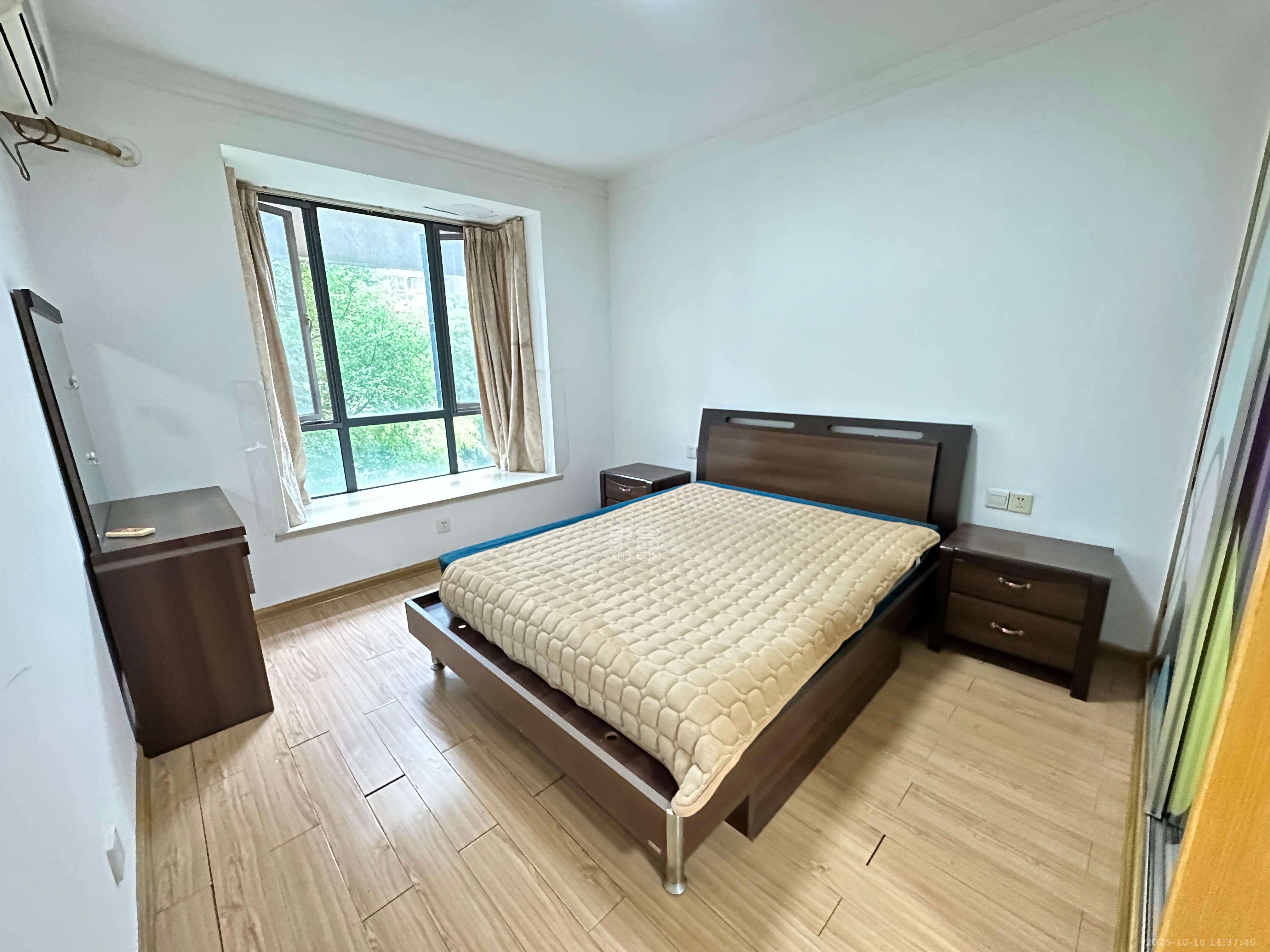 西子花苑  3室2厅2卫    3000.0元/月室内图