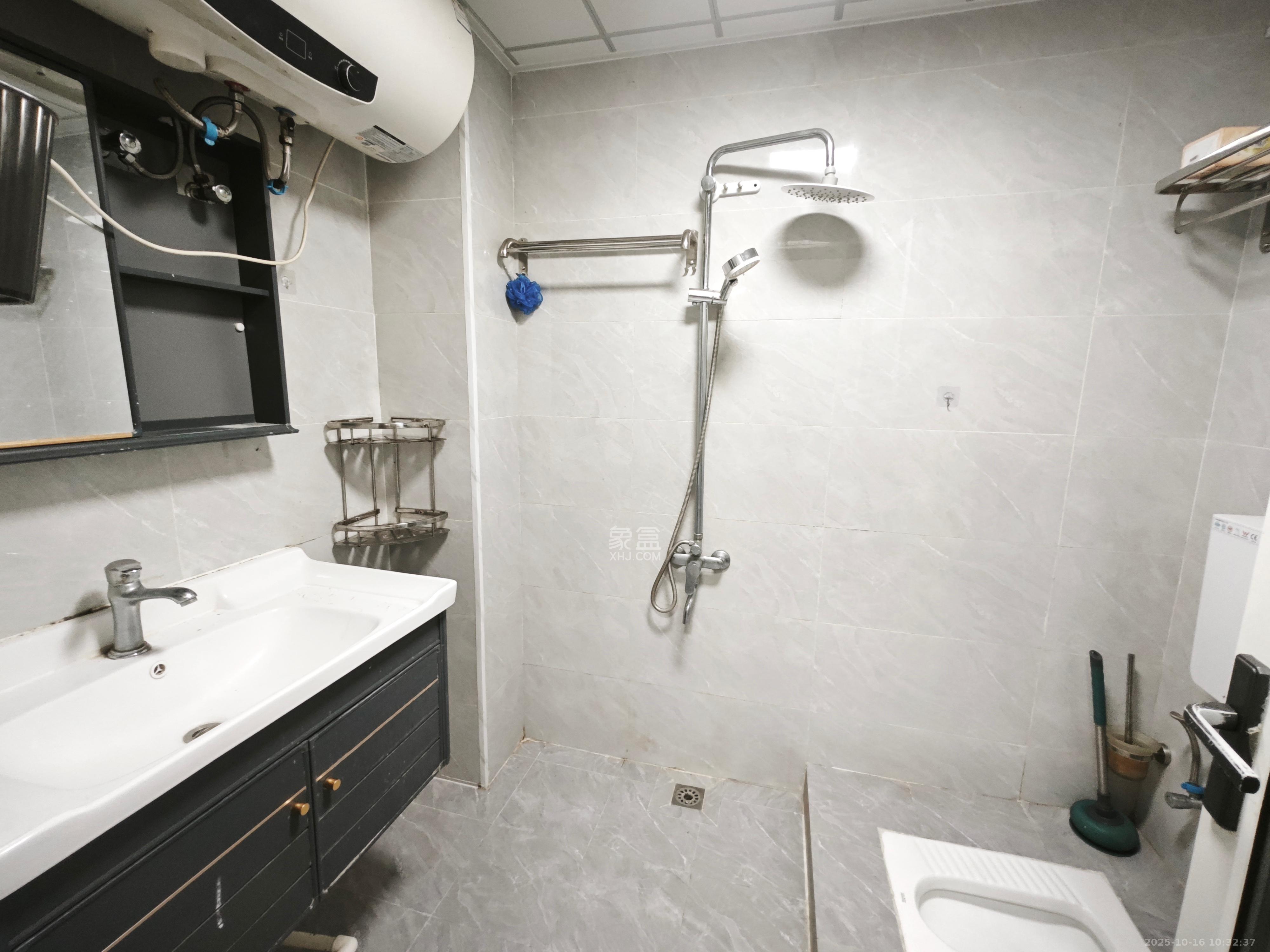 剑桥名门  2室1厅1卫    1800.0元/月室内图