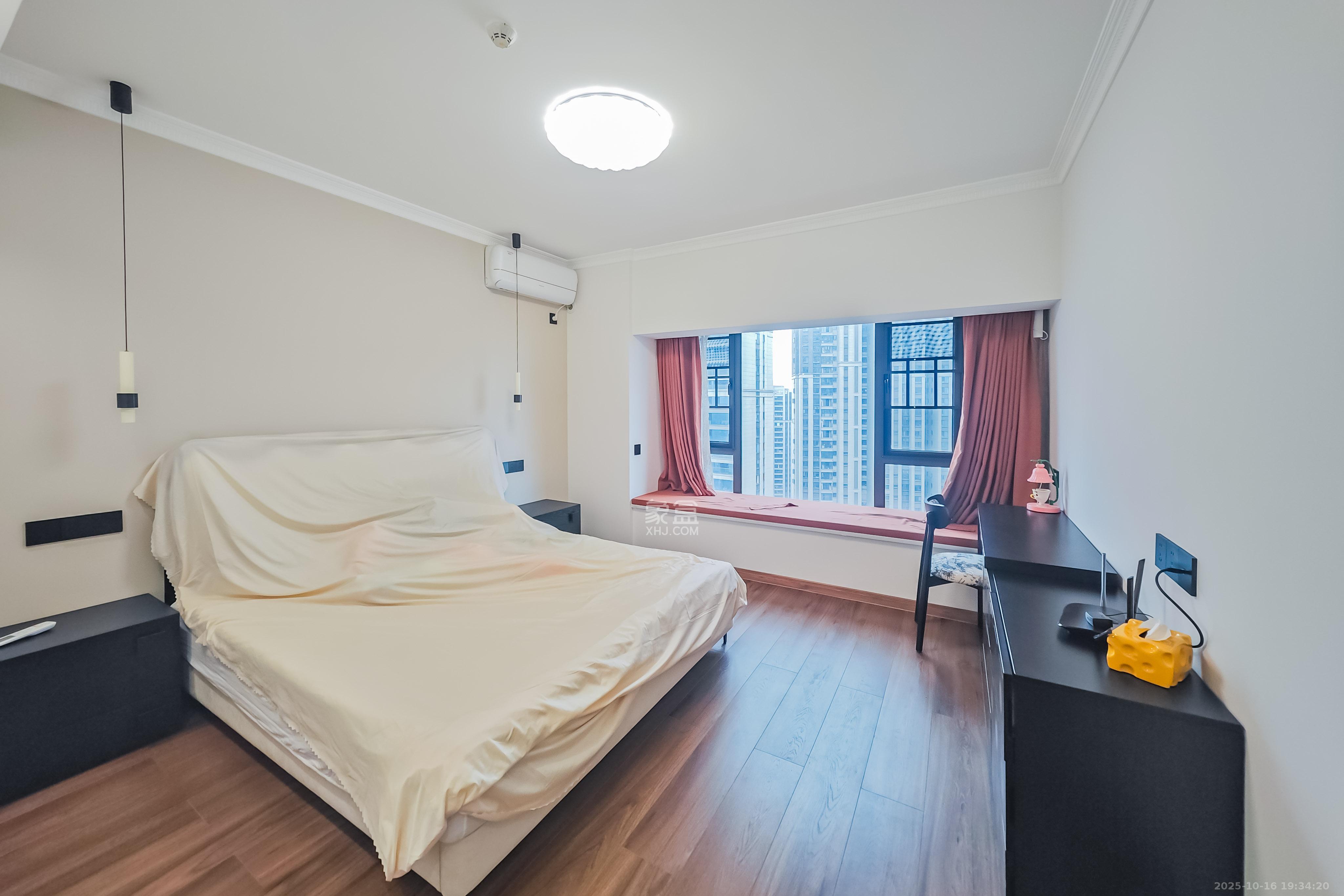 阳光城尚东湾愉景苑 4室2厅2卫 220.0万 阳光城尚东湾愉景苑 4室2厅2卫 220.0万卧室