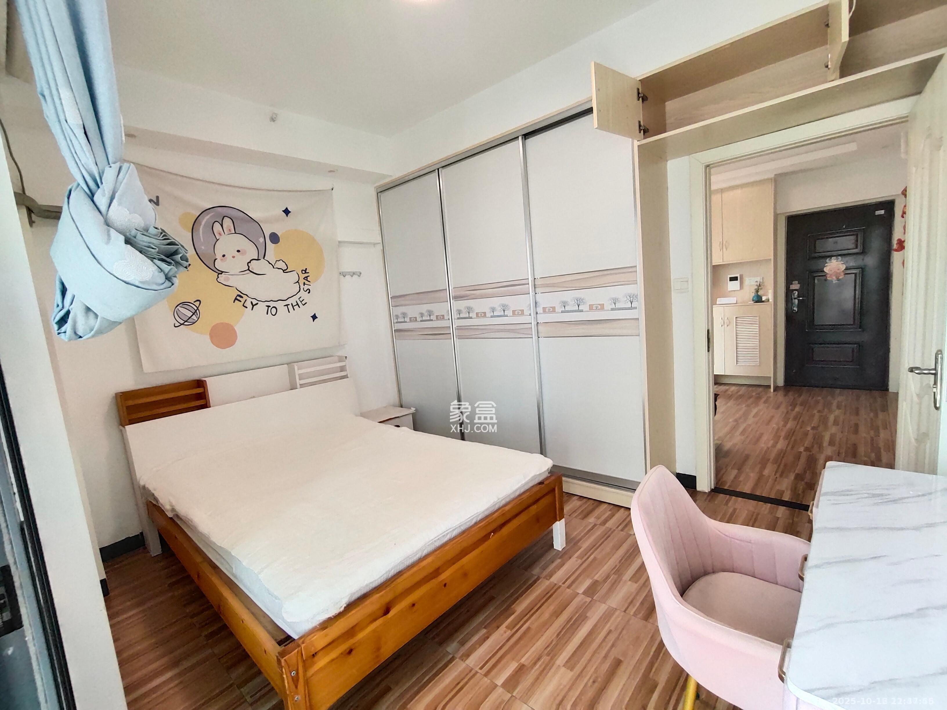 中交里城  1室1厅1卫    1800.0元/月室内图