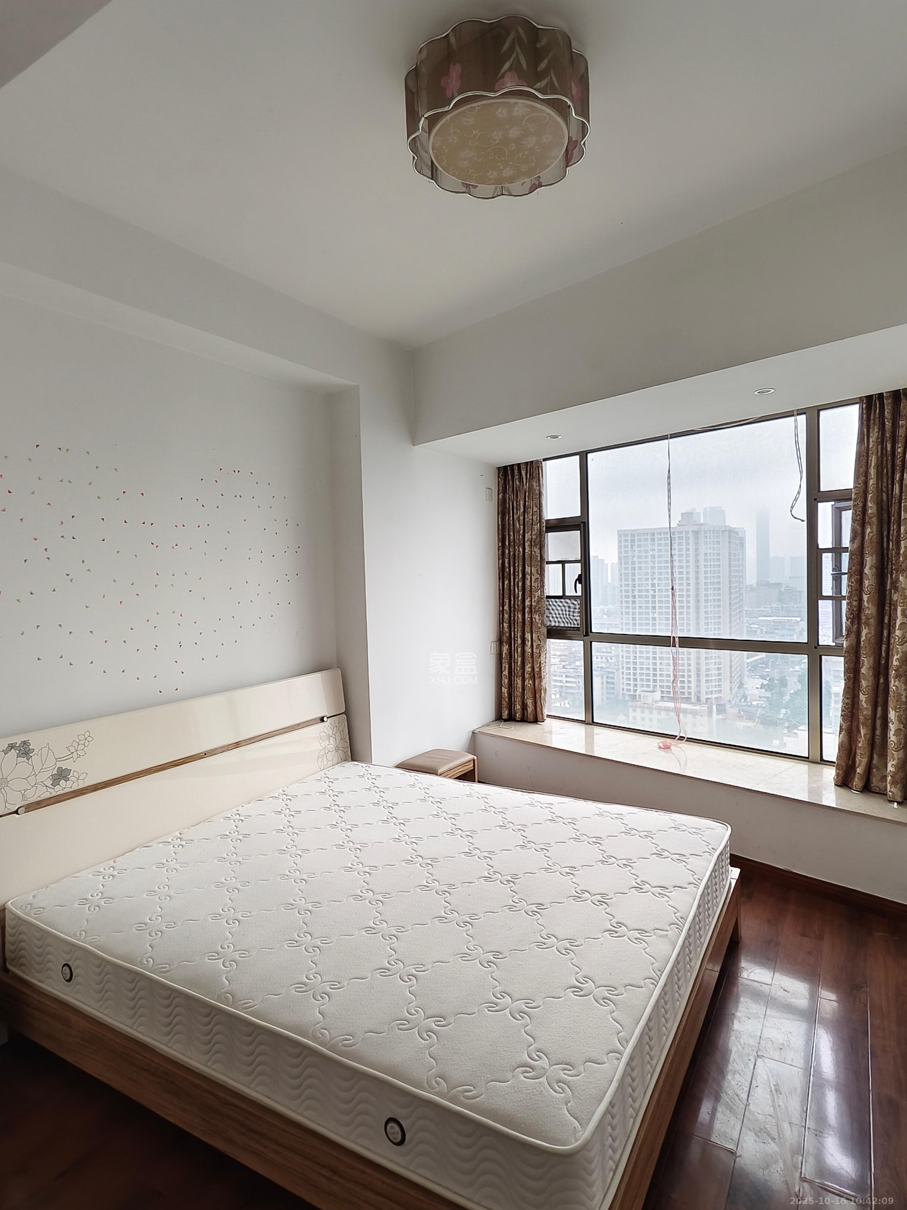 泉昇同福大厦  1室2厅1卫    2700.0元/月室内图