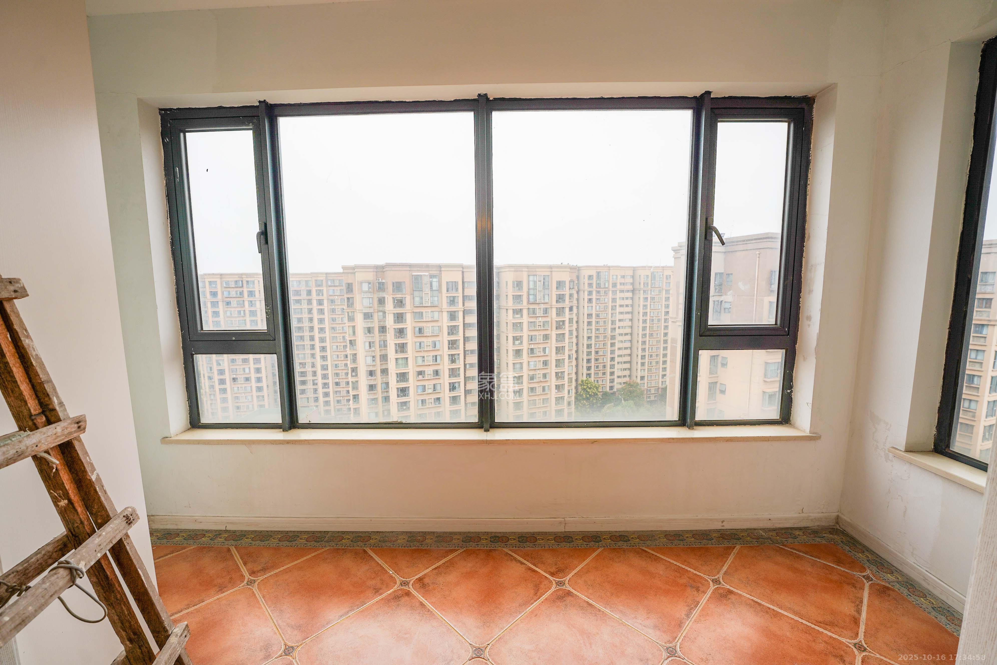 怡海星城  3室2厅2卫    72.0万其他