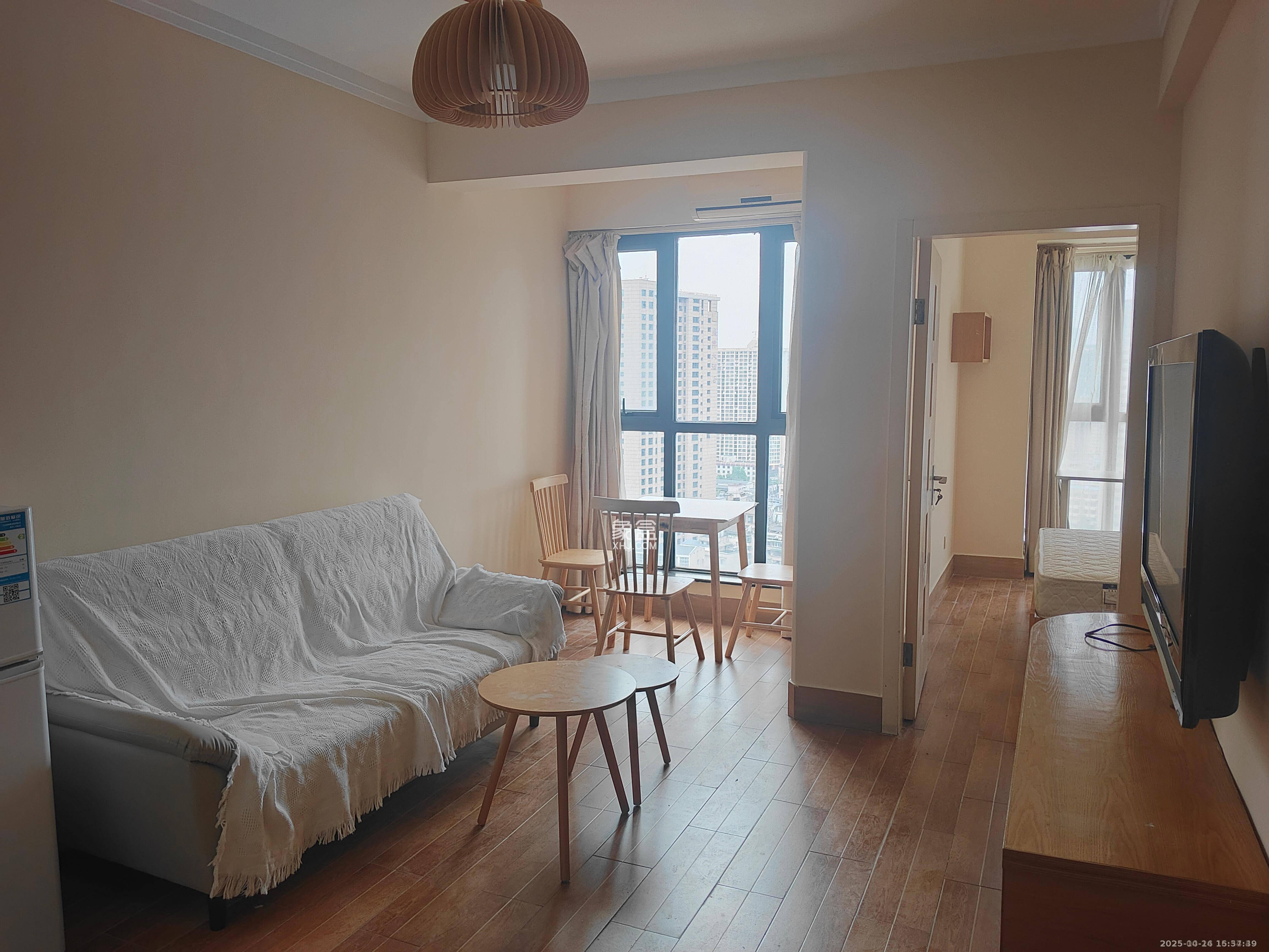 中天广场  1室1厅1卫    2300.0元/月 中天广场  1室1厅1卫    2300.0元/月室内图