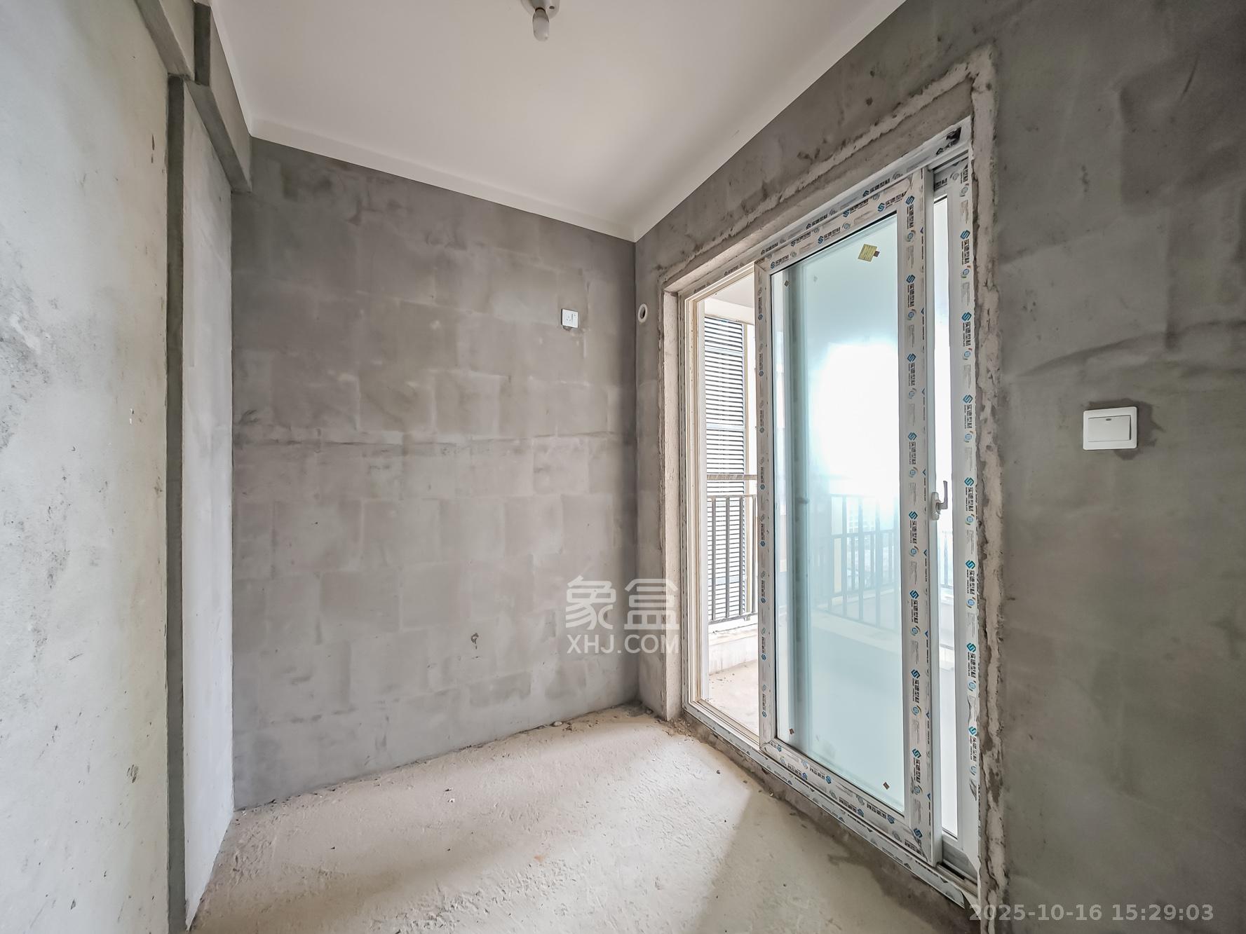 福晟钱隆国际（晟冉景苑）  3室2厅2卫    93.0万卧室