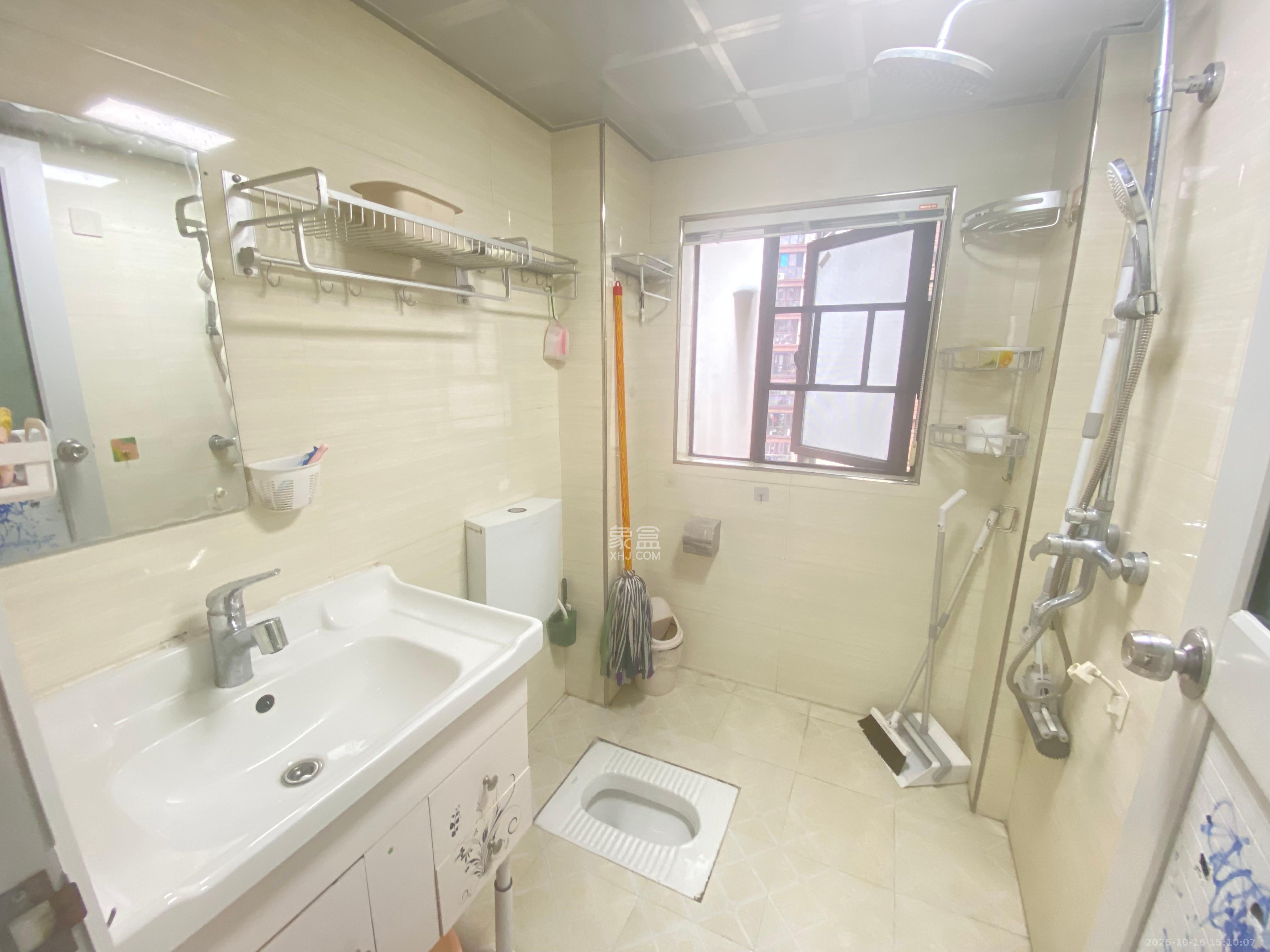 高信向日葵  3室2厅1卫    2700.0元/月 高信向日葵  3室2厅1卫    2700.0元/月室内图