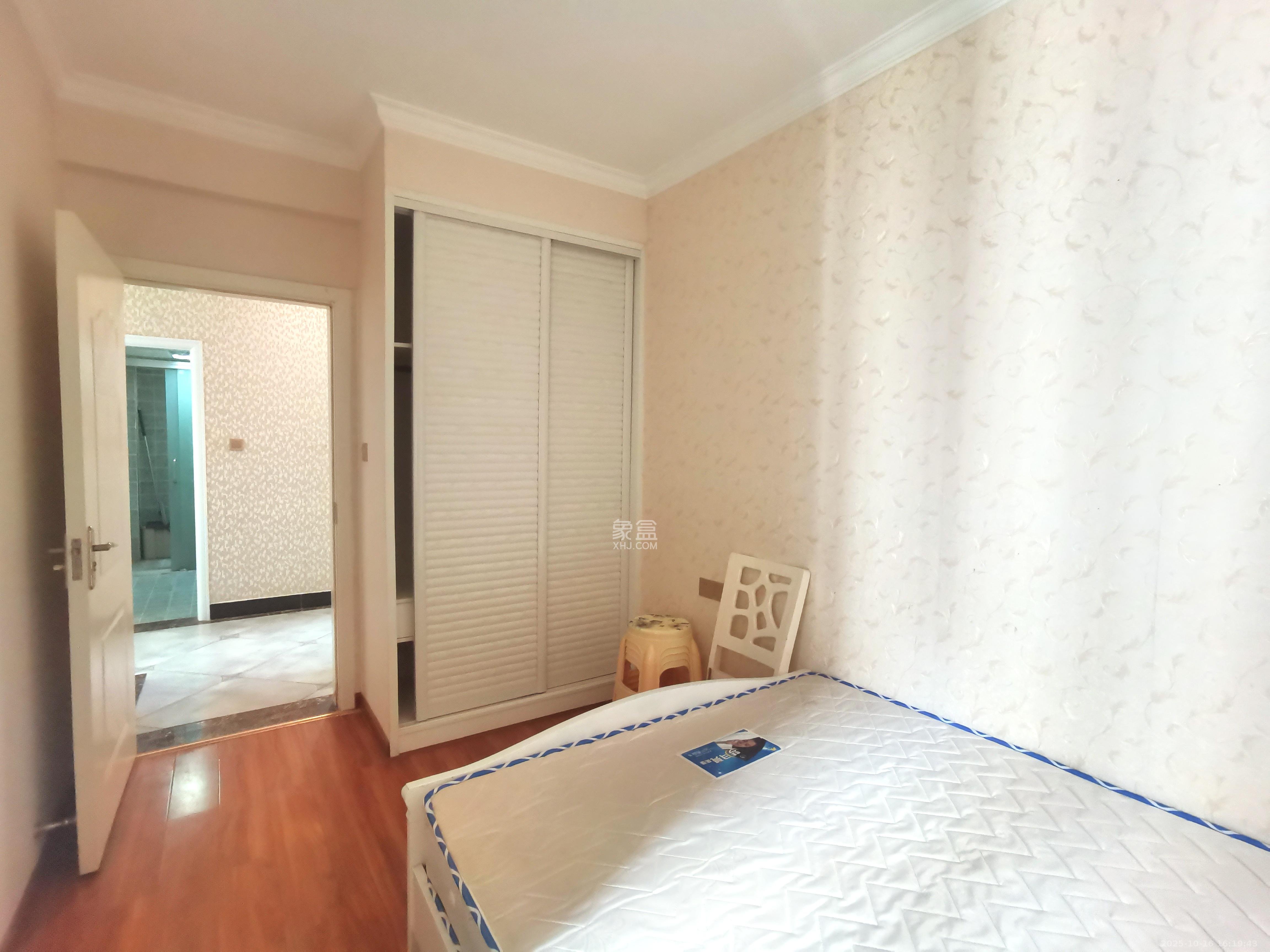 山语城三期 3室2厅1卫 2000.0元/月 山语城三期 3室2厅1卫 2000.0元/月室内图