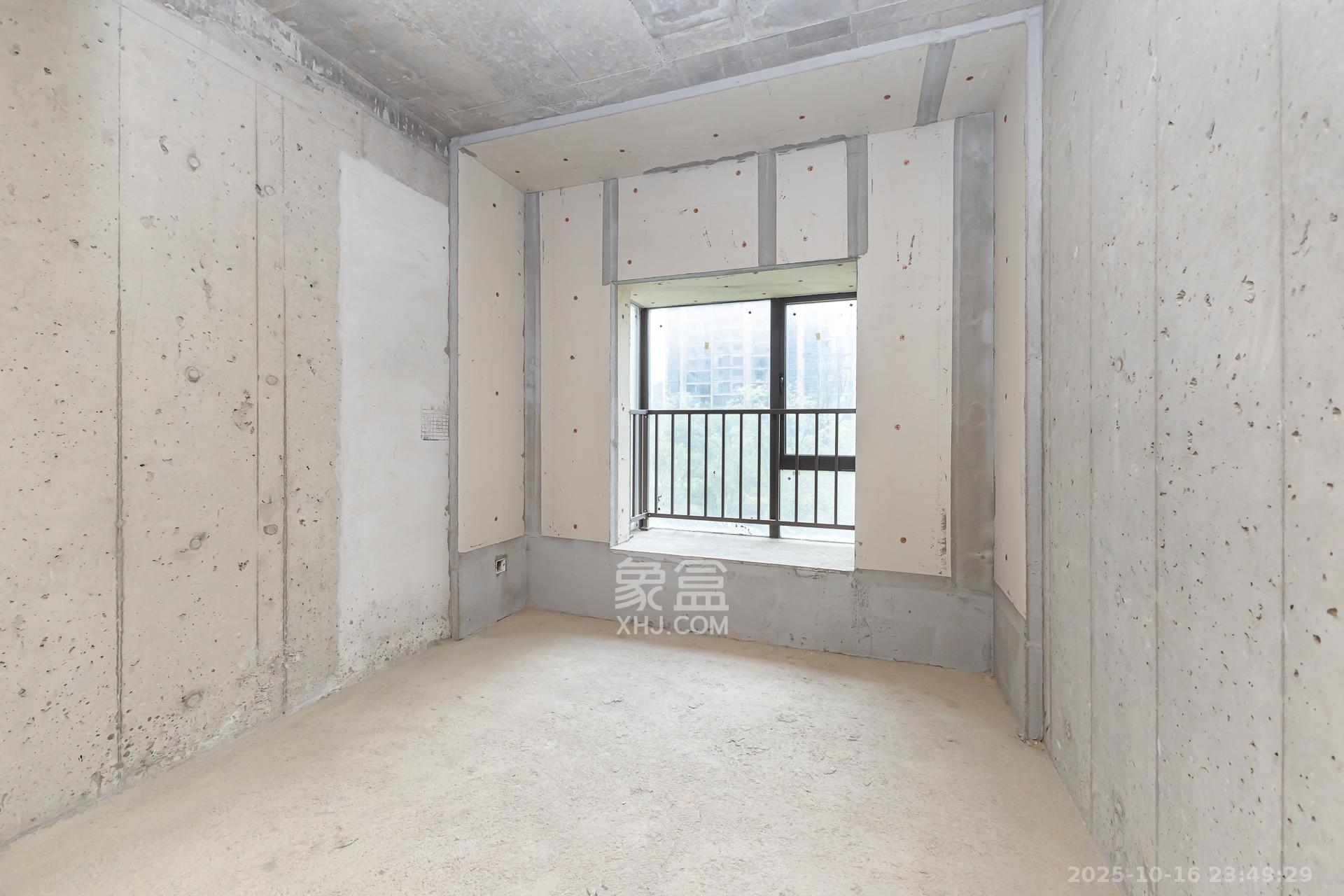 润和湘江天地D区  4室2厅2卫    137.0万卧室