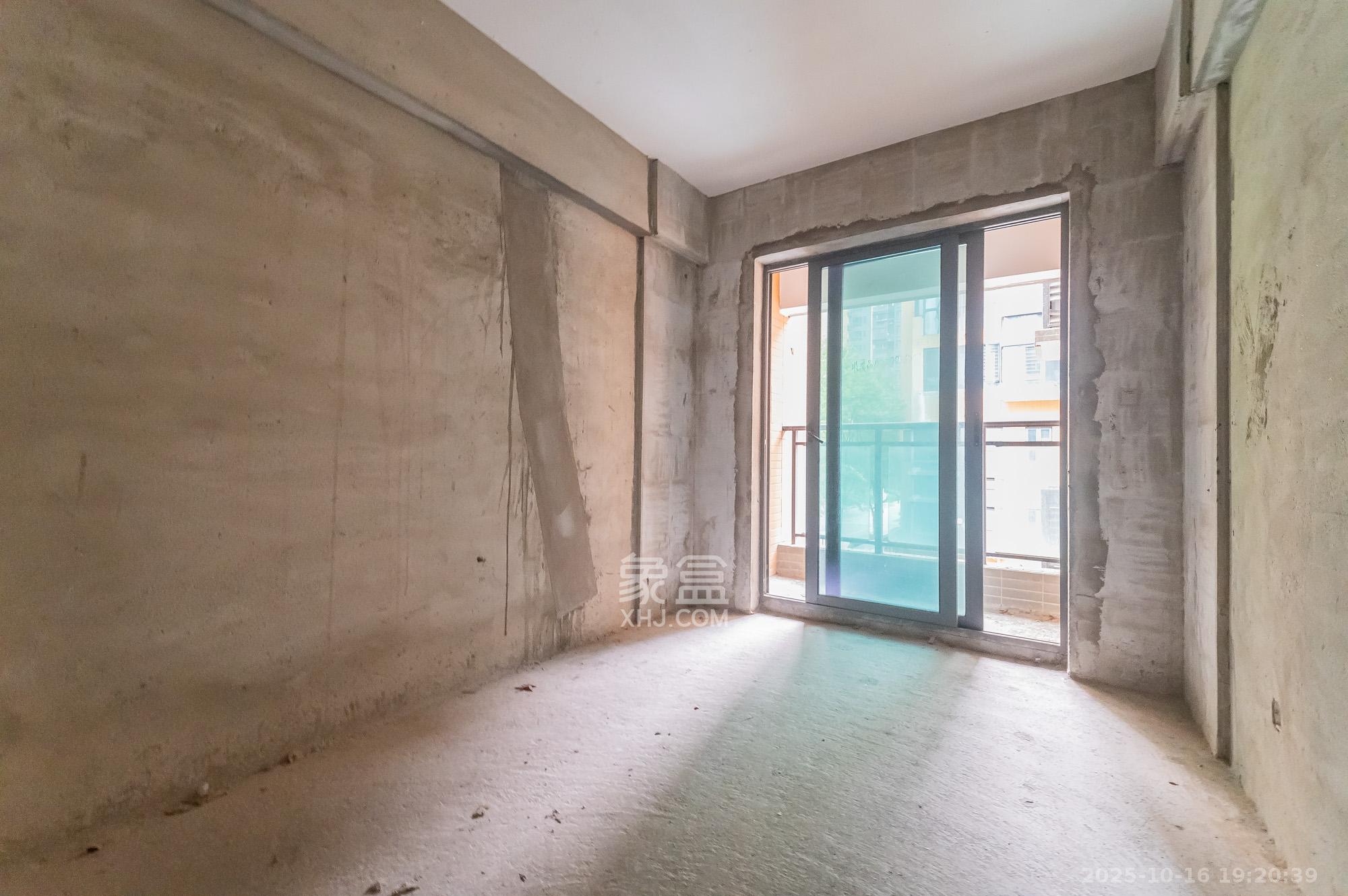 海伦春天  5室2厅3卫    215.0万其他