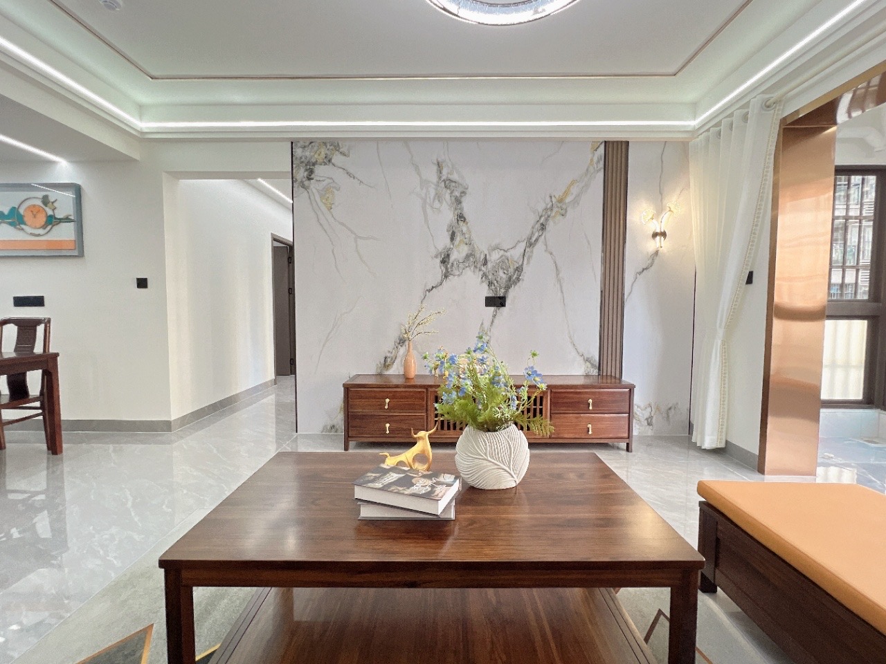 坡博家园一区  4室2厅2卫    163.0万客厅