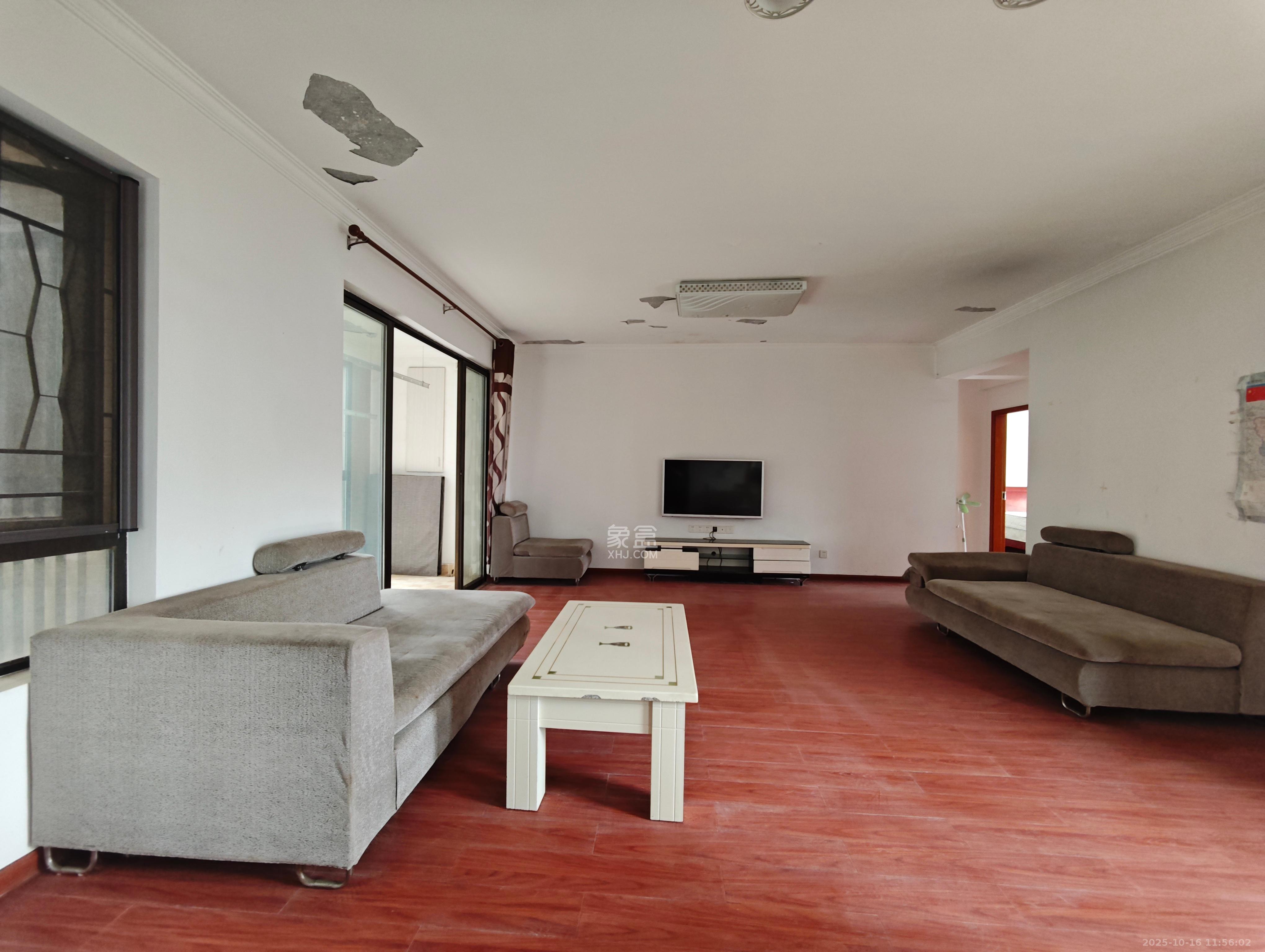 华润凤凰城三期  3室2厅2卫    2000.0元/月室内图