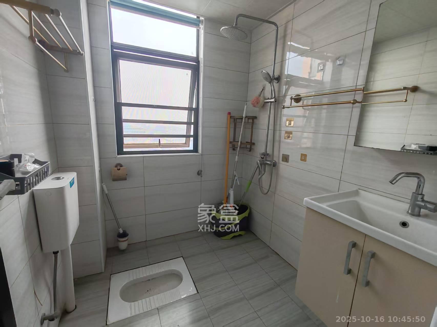 新景未来城 1室2厅2卫 1600.0元/月 新景未来城 1室2厅2卫 1600.0元/月室内图