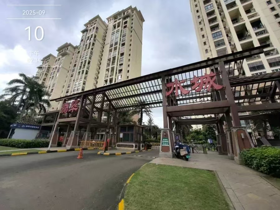 翡翠水城(住宅) 3室2厅2卫 135.0万 翡翠水城(住宅) 3室2厅2卫 135.0万小区图