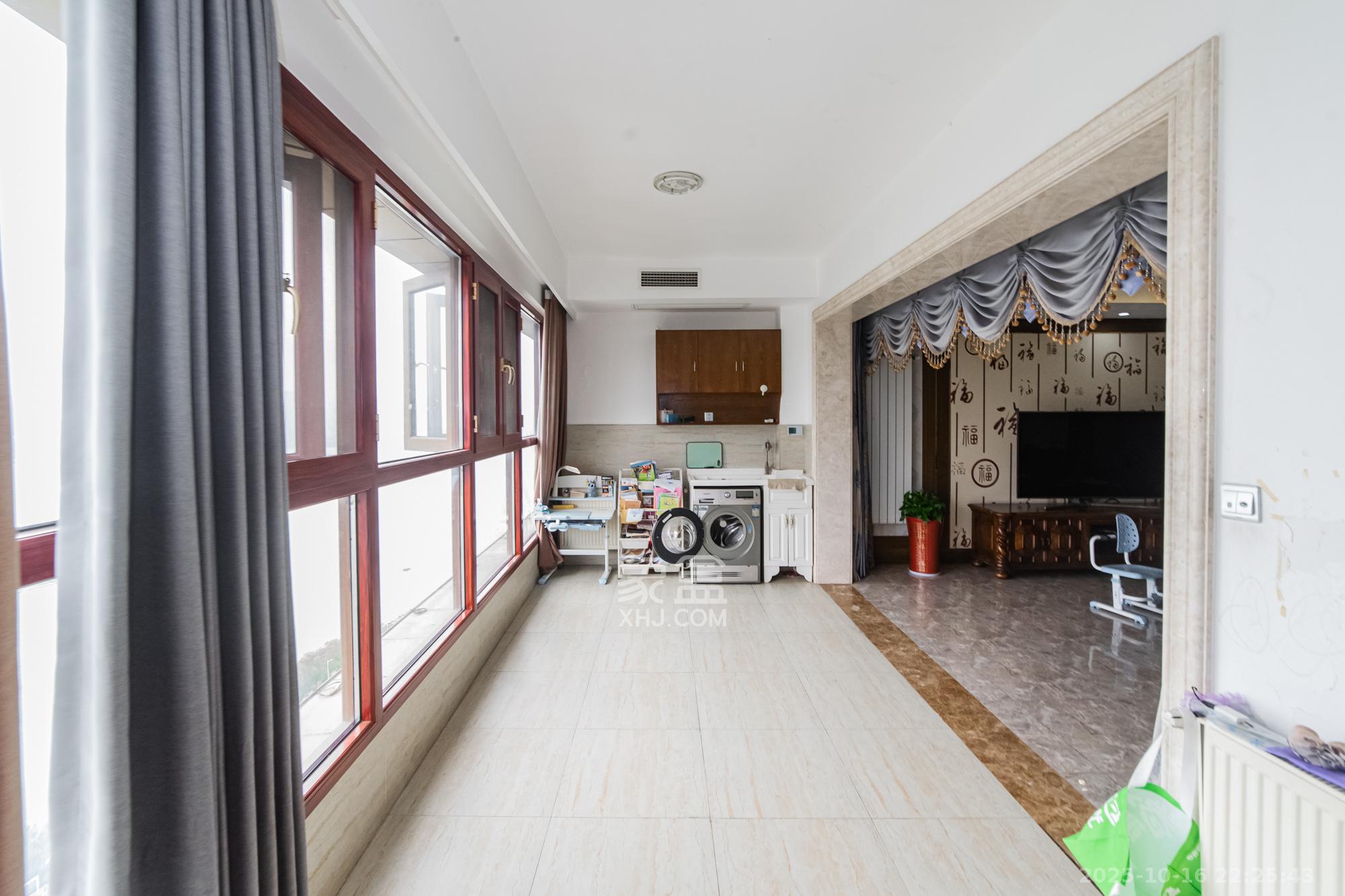 恒大御景半岛湘江苑(恒大御景半岛一期)  4室2厅3卫    300.0万 恒大御景半岛湘江苑(恒大御景半岛一期)  4室2厅3卫    300.0万阳台