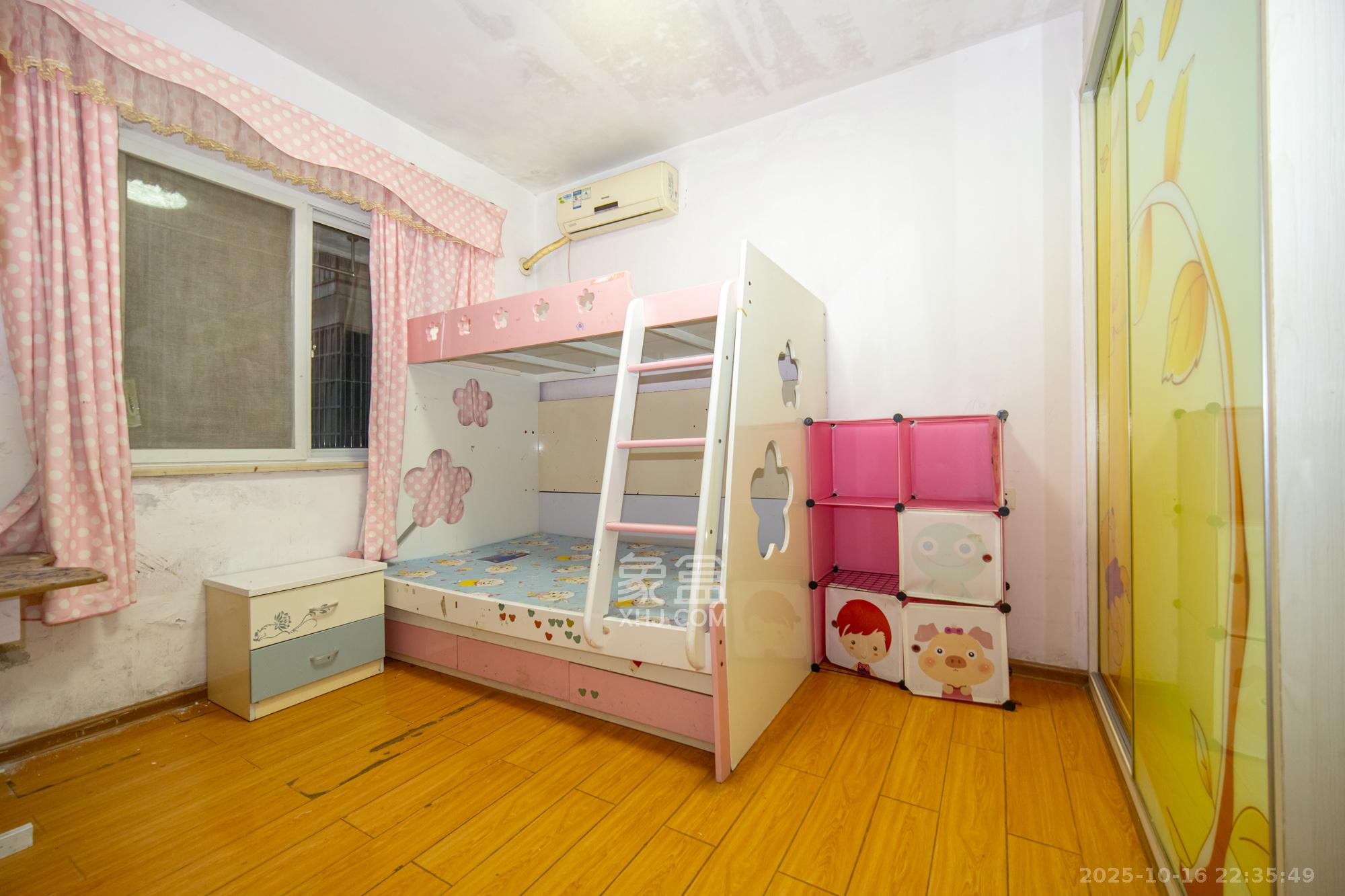 时代星城  2室2厅1卫    45.8万卧室