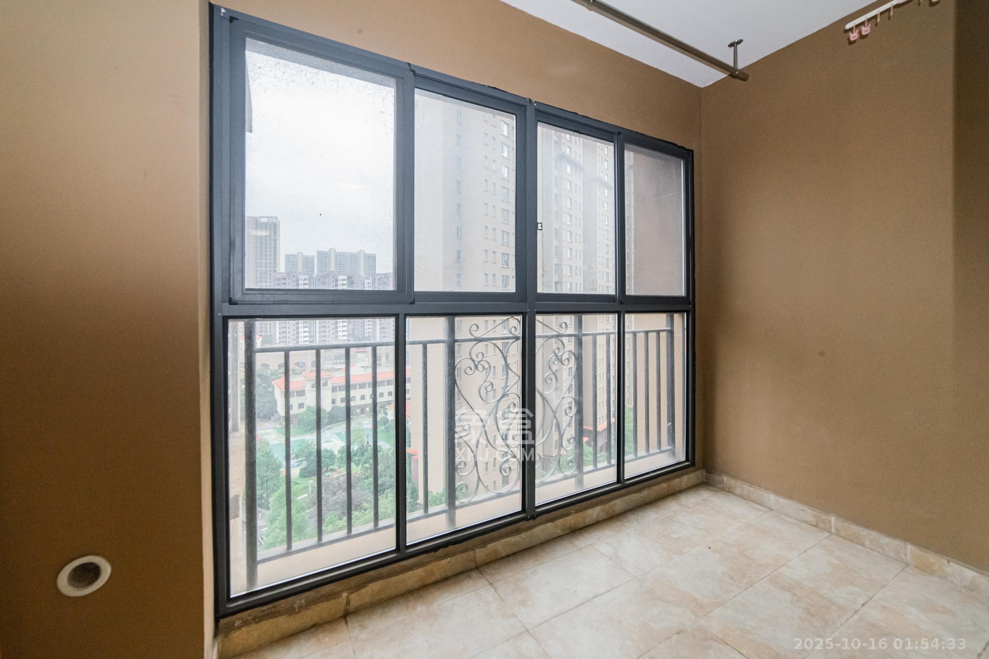 珠江郦城公园1号  3室2厅2卫    84.1万 珠江郦城公园1号  3室2厅2卫    84.1万阳台