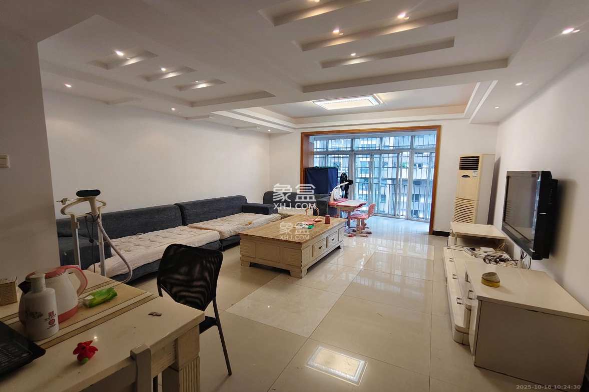 麓谷E家人 4室2厅2卫 2600.0元/月 麓谷E家人 4室2厅2卫 2600.0元/月室内图