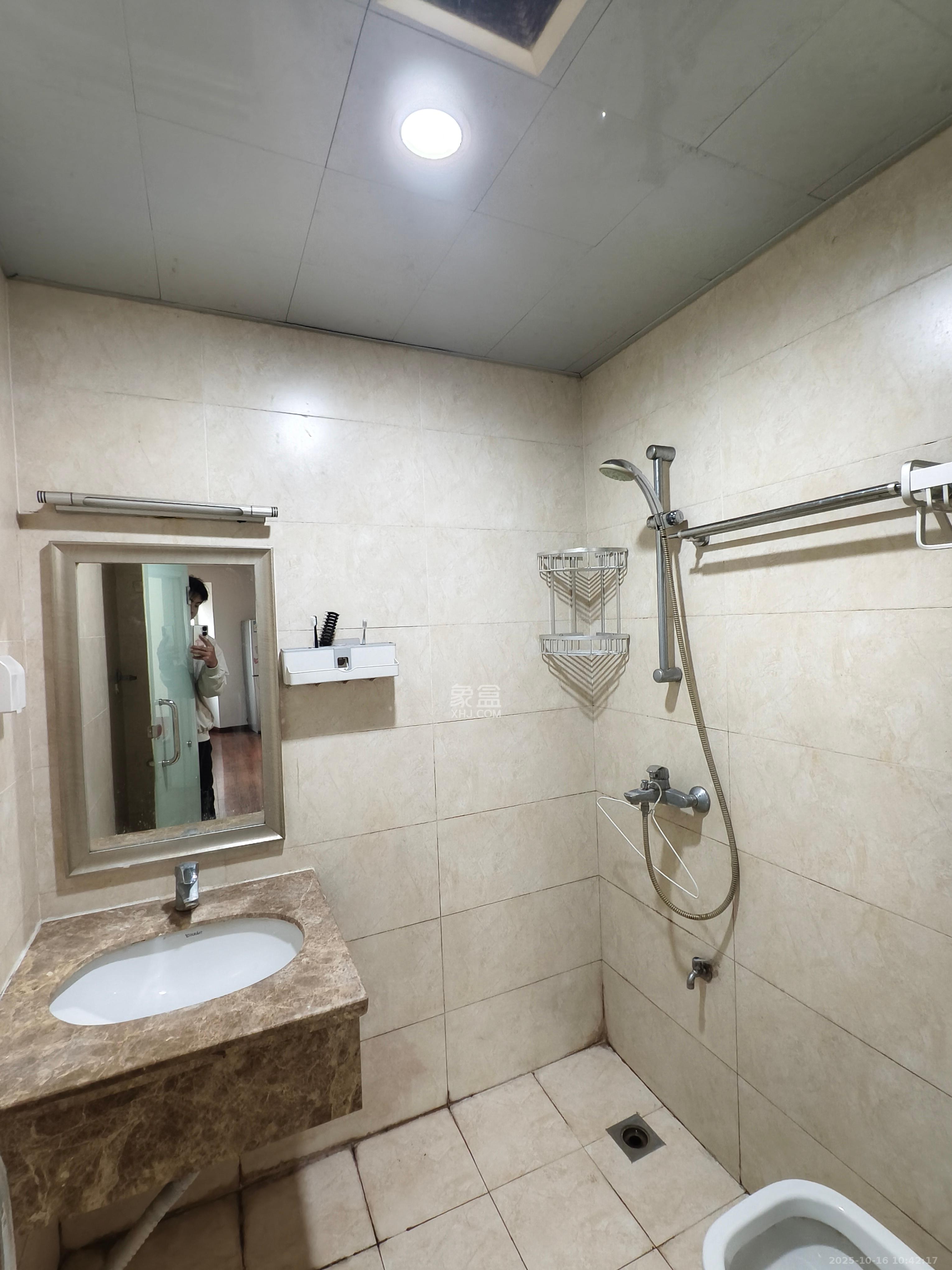 泉昇同福大厦  1室2厅1卫    2700.0元/月室内图