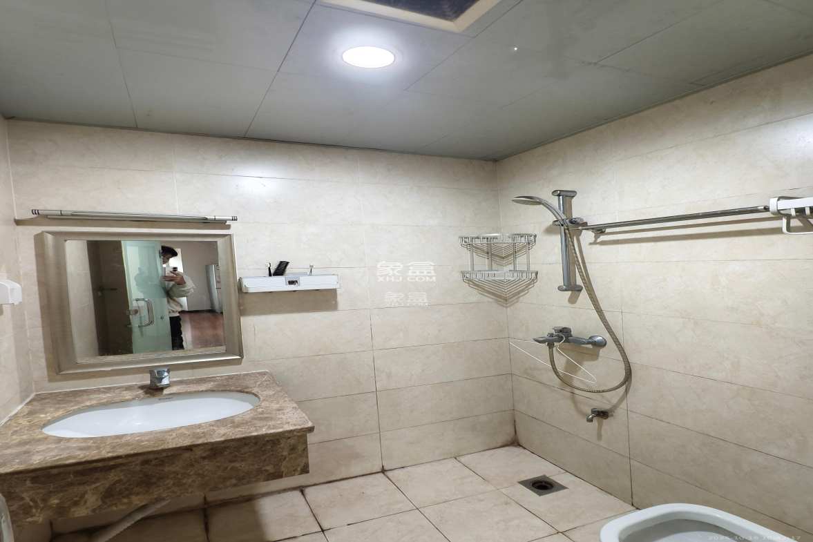 泉昇同福大厦 1室2厅1卫 2700.0元/月 泉昇同福大厦 1室2厅1卫 2700.0元/月室内图