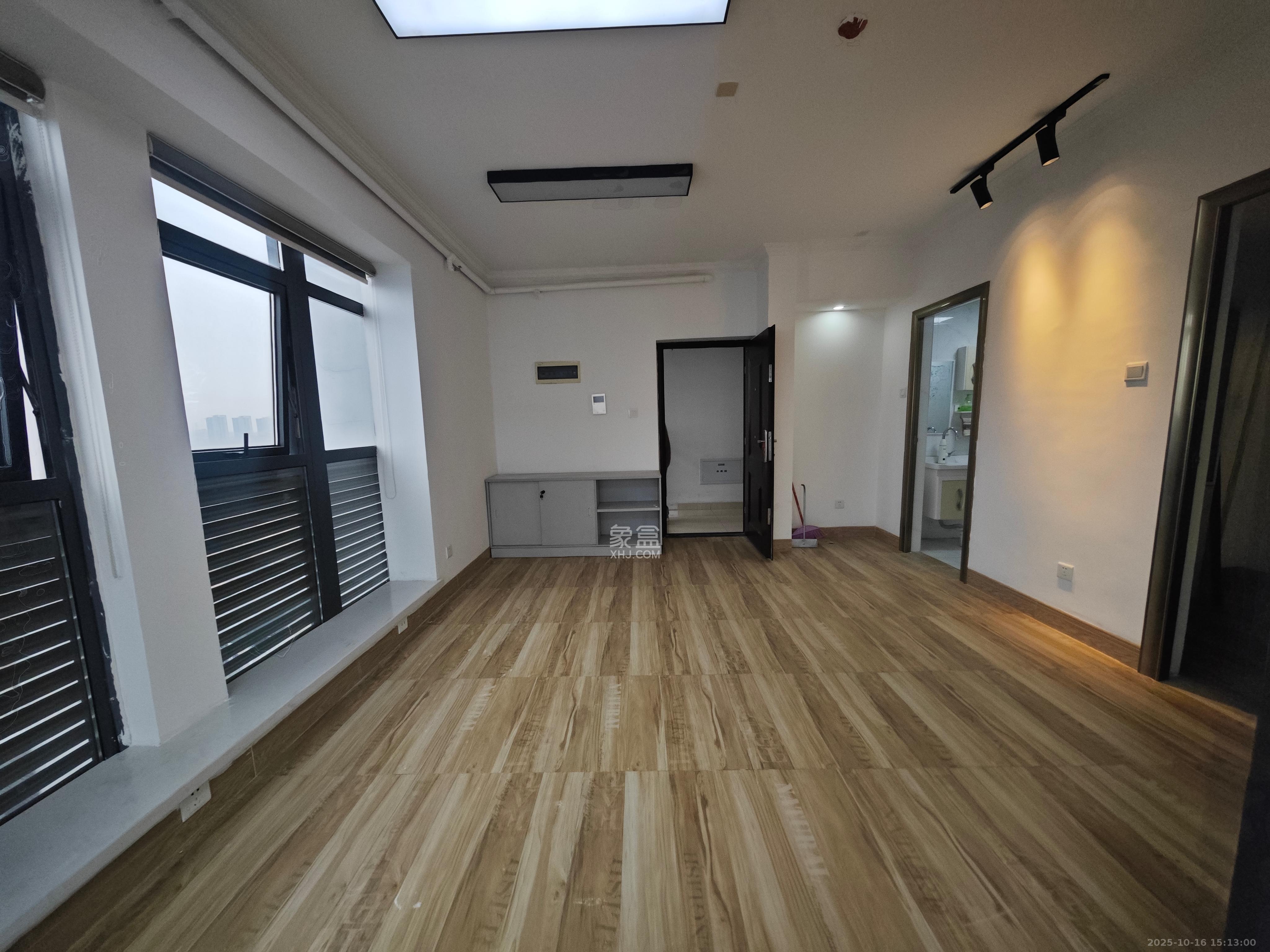 欧亚达国际广场 2室2厅1卫 2000.0元/月 欧亚达国际广场 2室2厅1卫 2000.0元/月室内图