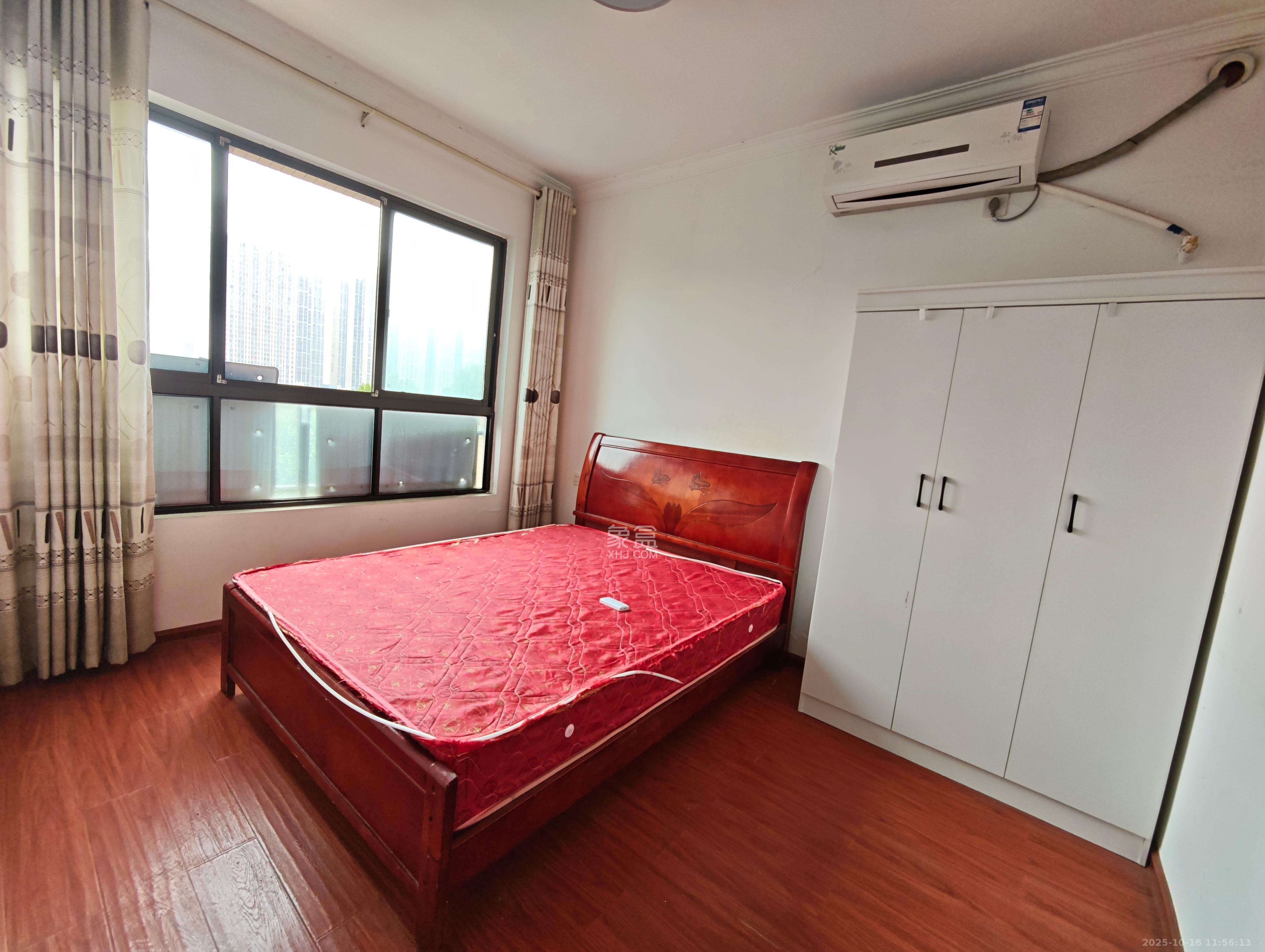 华润凤凰城三期  3室2厅2卫    2000.0元/月室内图