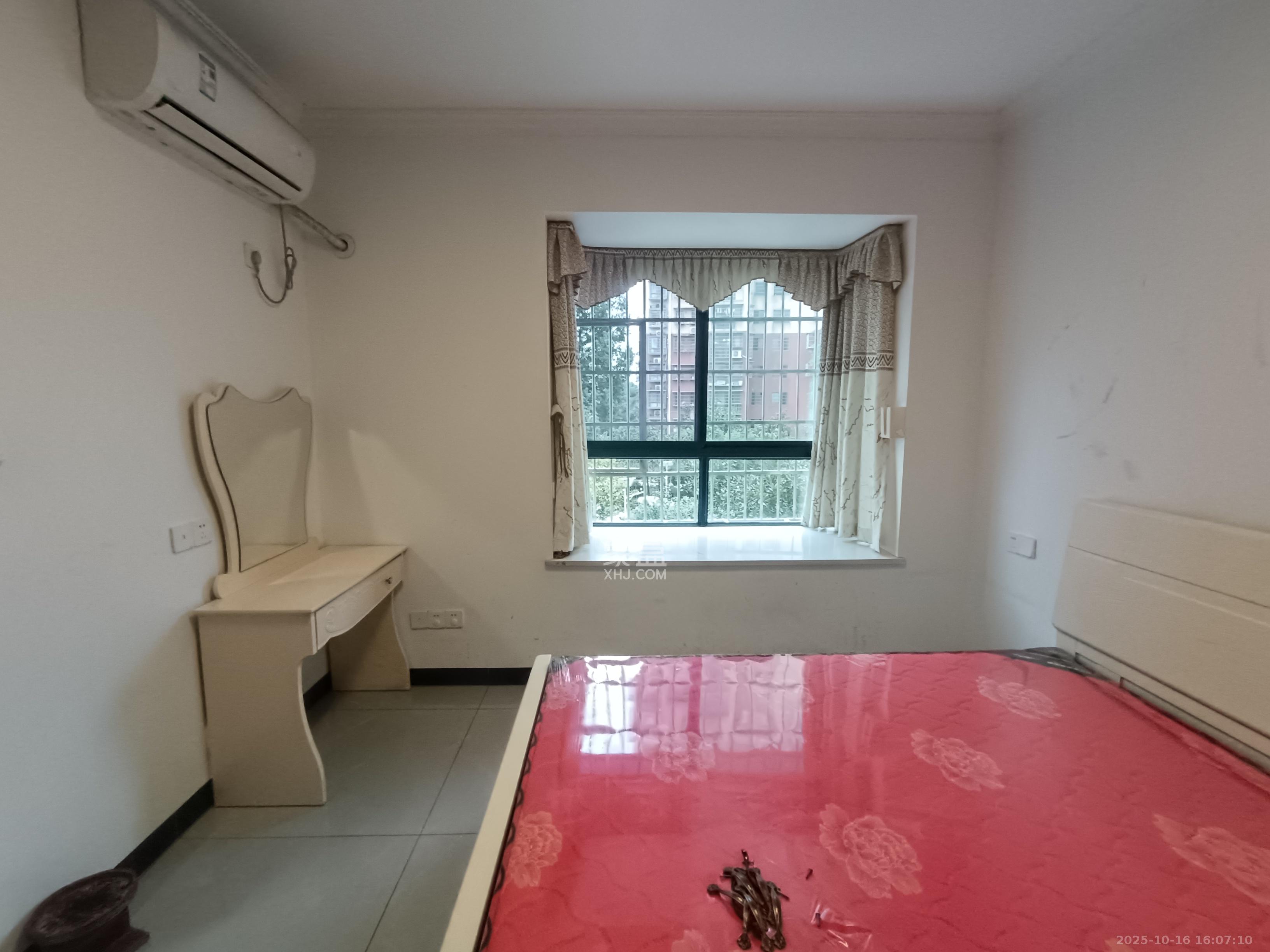 岳鞍阁小区  2室2厅1卫    1800.0元/月室内图