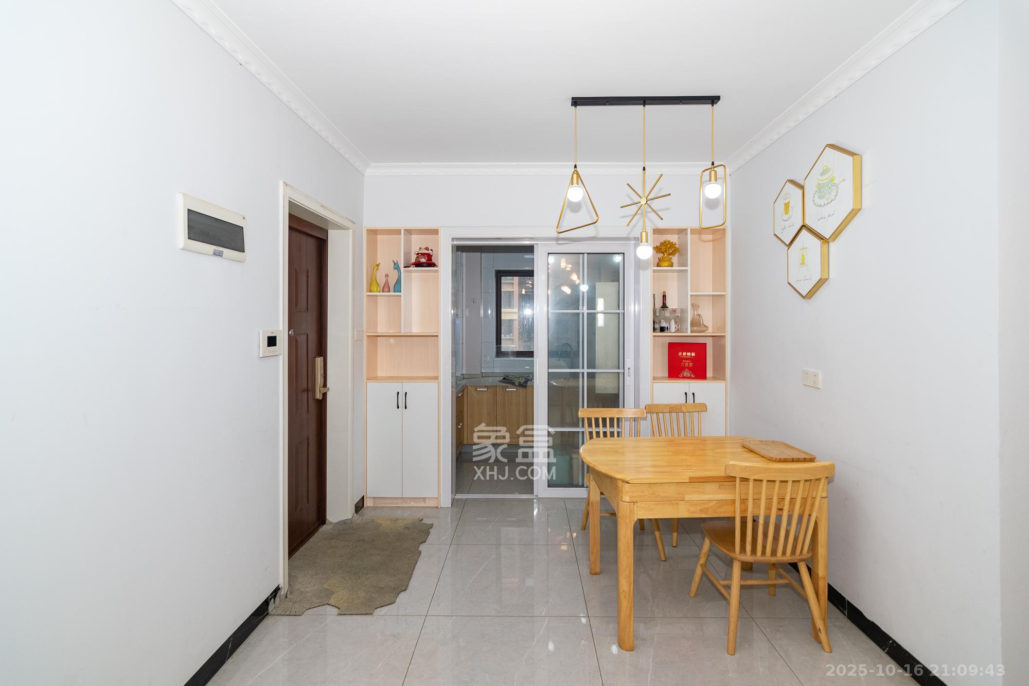 新城国际花都 3室2厅2卫 72.8万 新城国际花都 3室2厅2卫 72.8万客厅