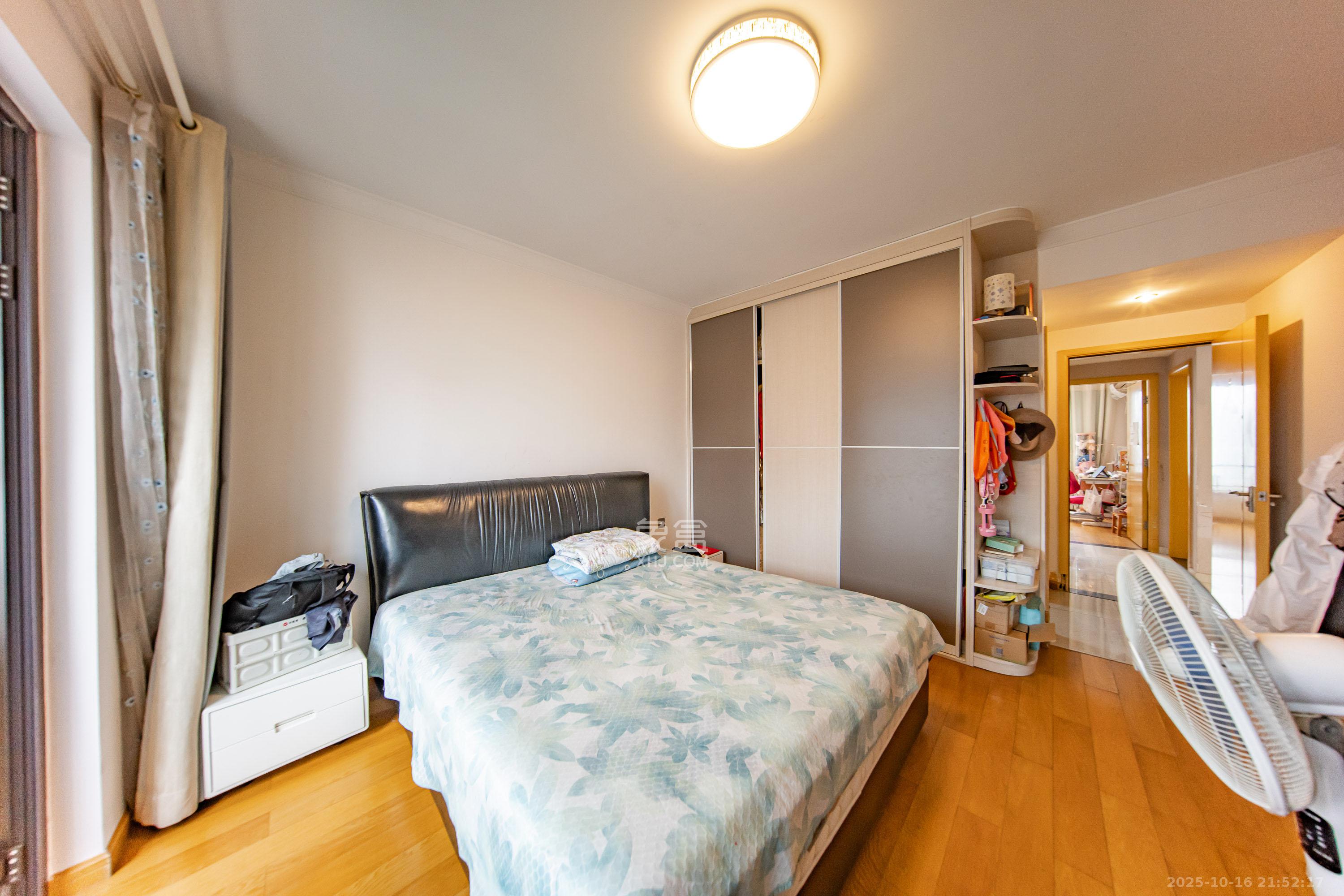 中海国际四期 4室2厅2卫 99.0万 中海国际四期 4室2厅2卫 99.0万卧室