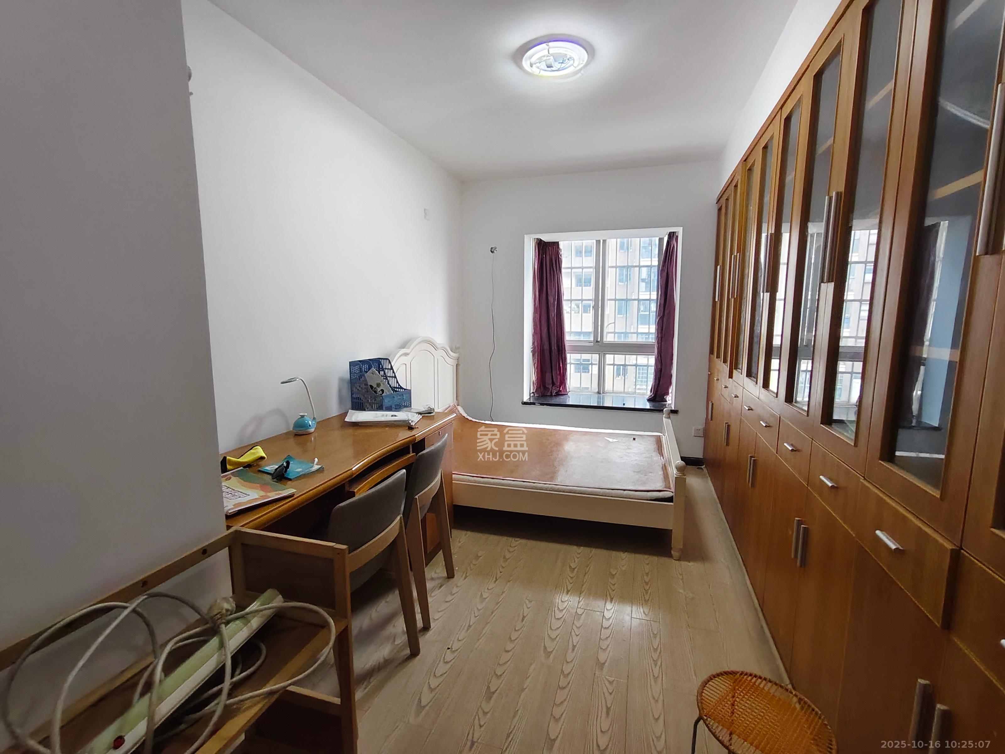 麓谷E家人  4室2厅2卫    2600.0元/月室内图