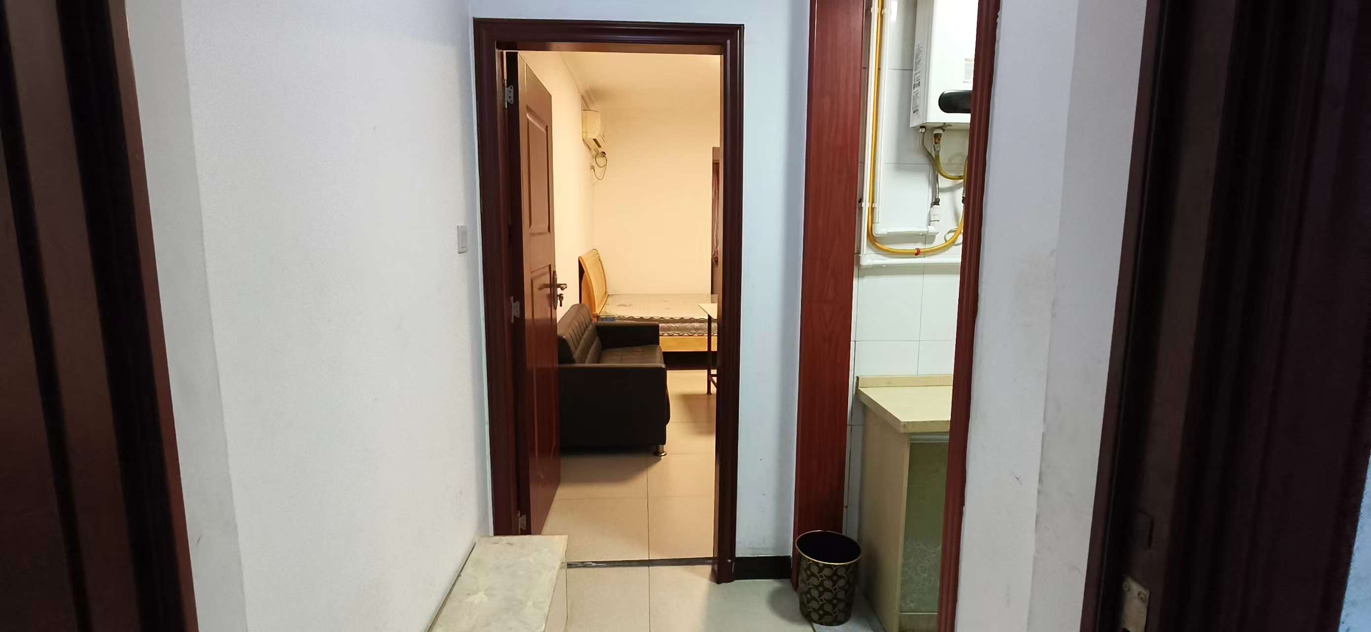 桃花里  1室1厅1卫    650.0元/月 桃花里  1室1厅1卫    650.0元/月