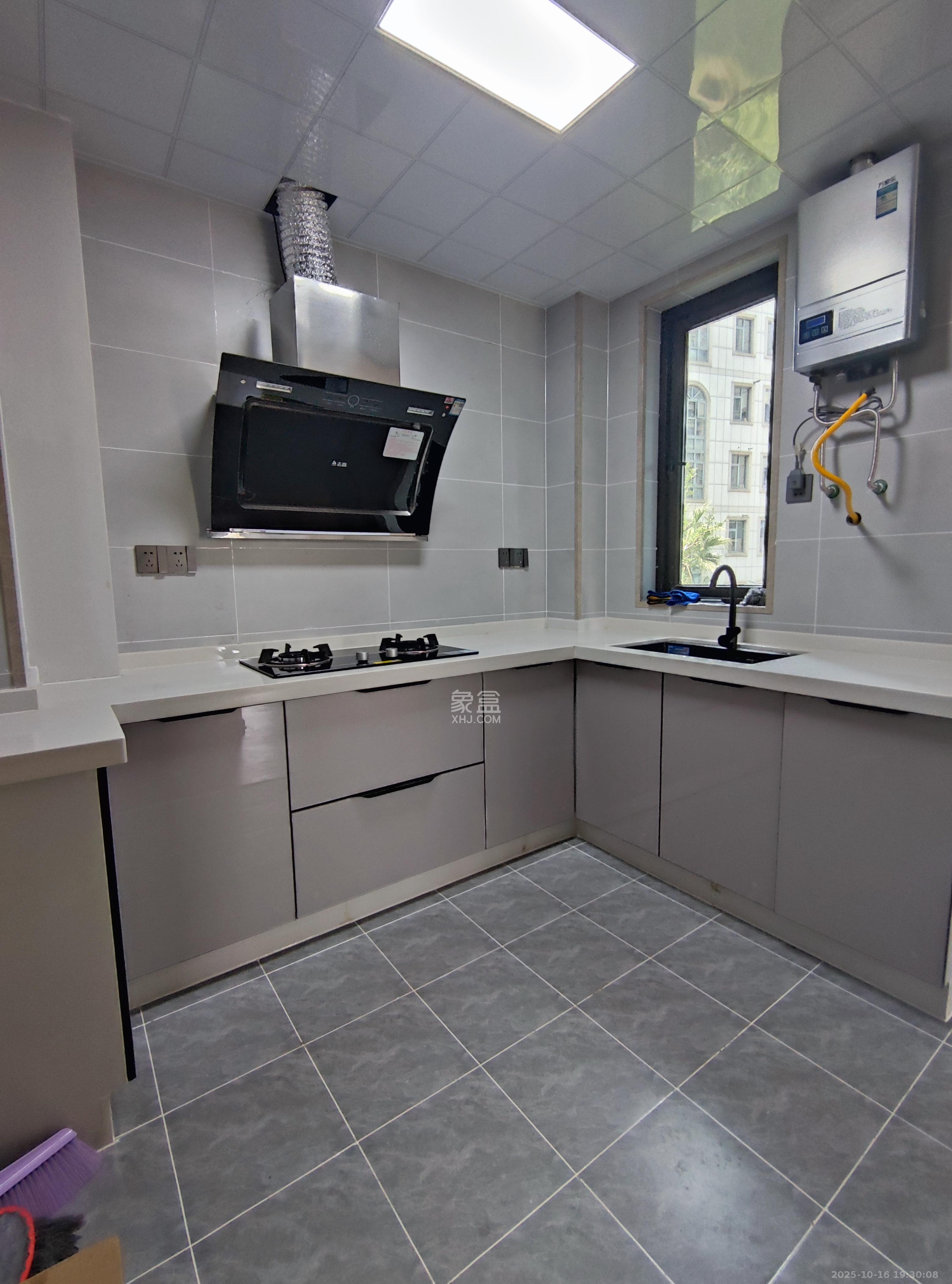 金辉优步湖畔  4室2厅2卫    2200.0元/月室内图