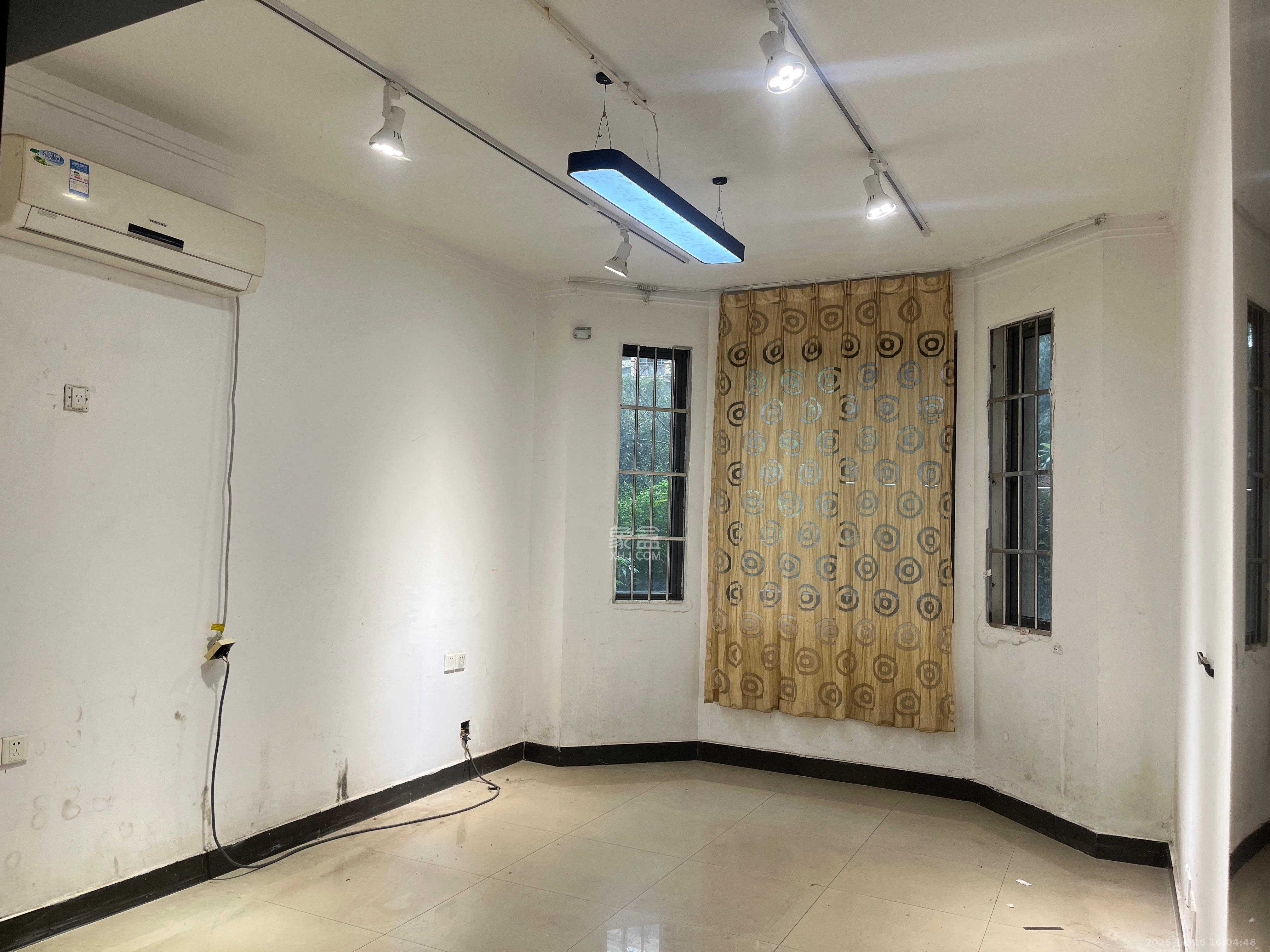 上海城小区  2室2厅1卫    2200.0元/月室内图