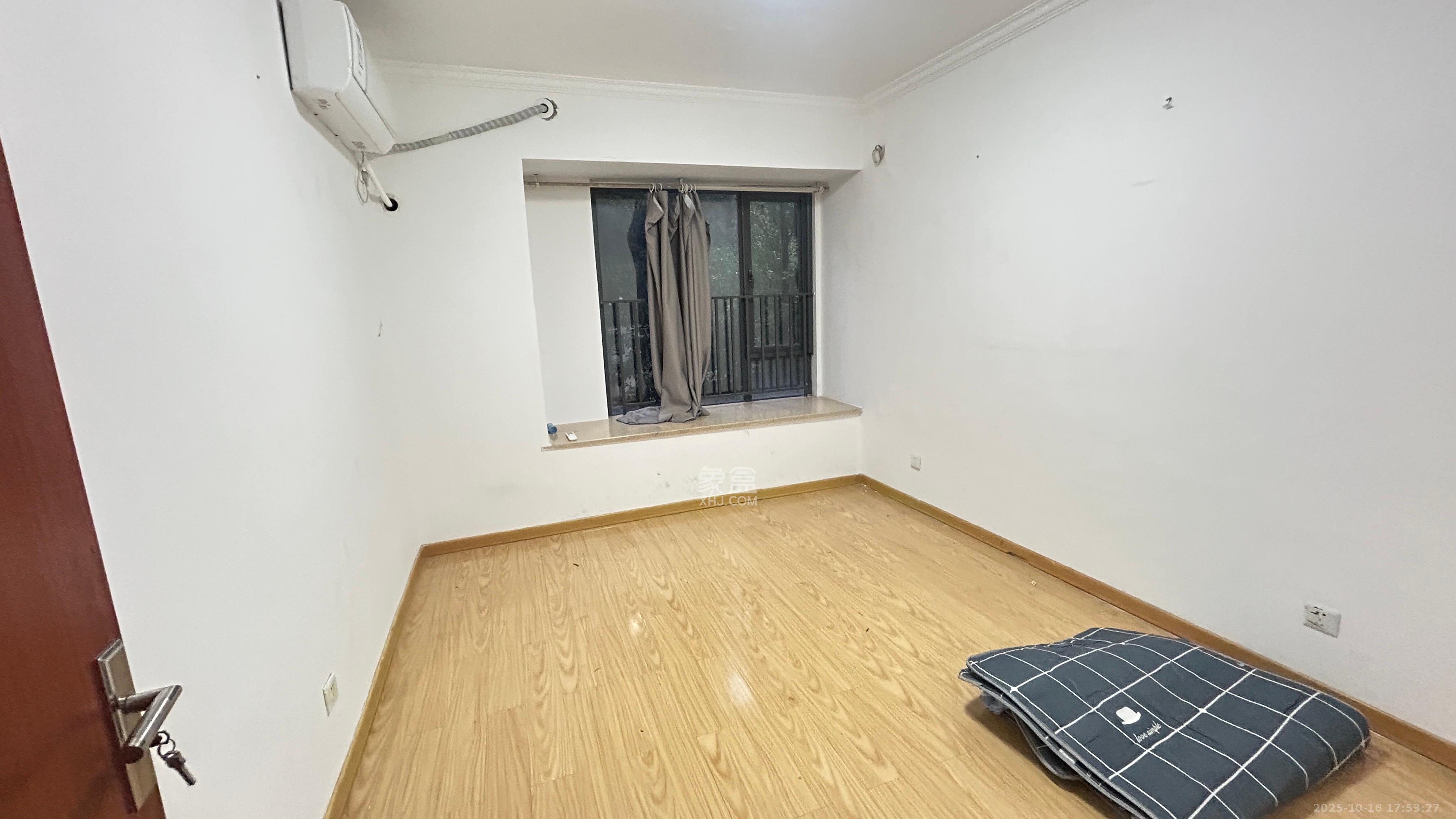 华润凤凰城二期  5室2厅2卫    2500.0元/月 华润凤凰城二期  5室2厅2卫    2500.0元/月室内图