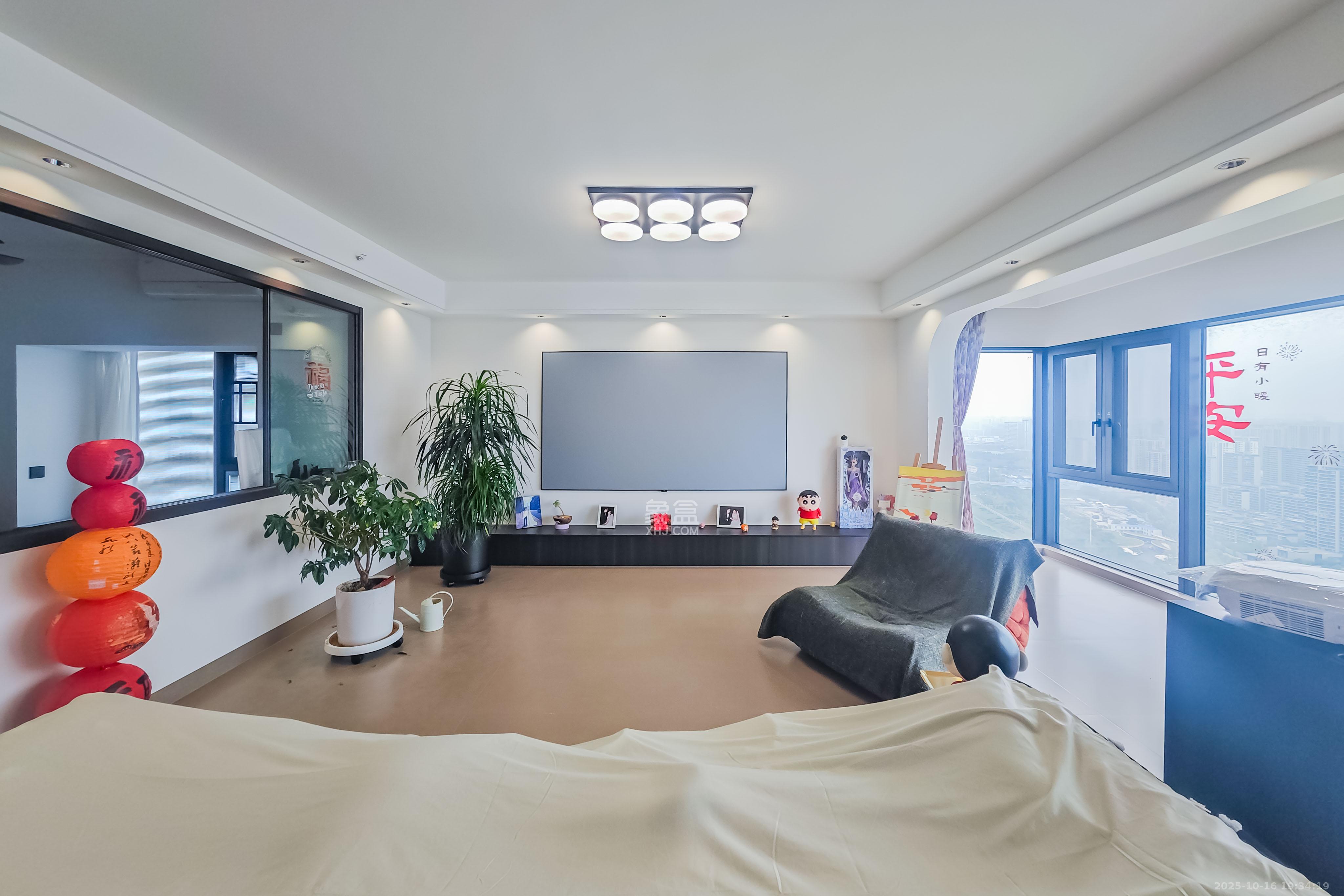 阳光城尚东湾愉景苑  4室2厅2卫    220.0万客厅