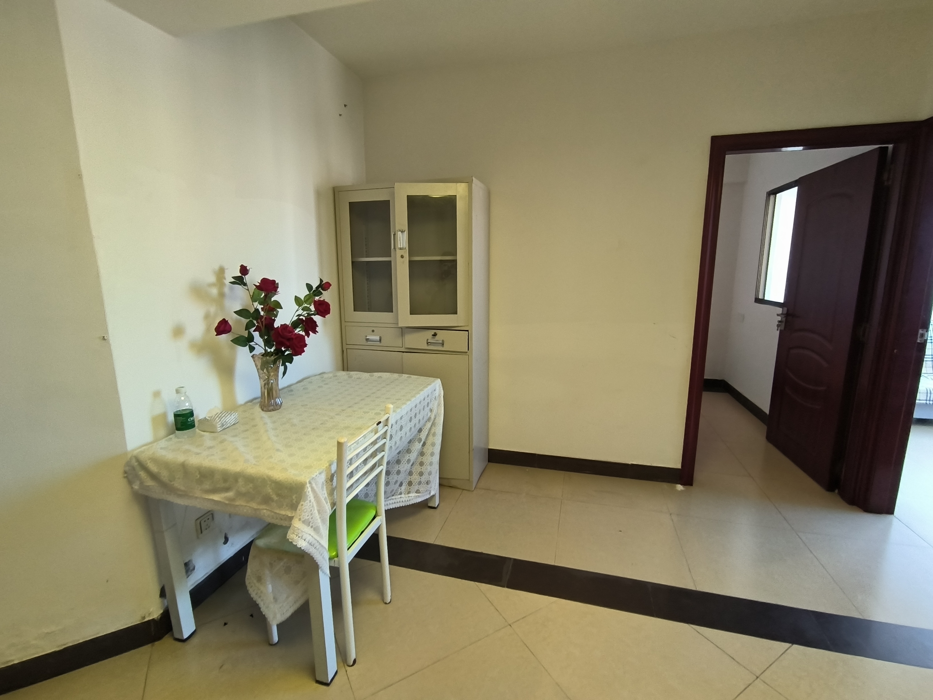 帝国大厦  1室1厅1卫    55.0万客厅