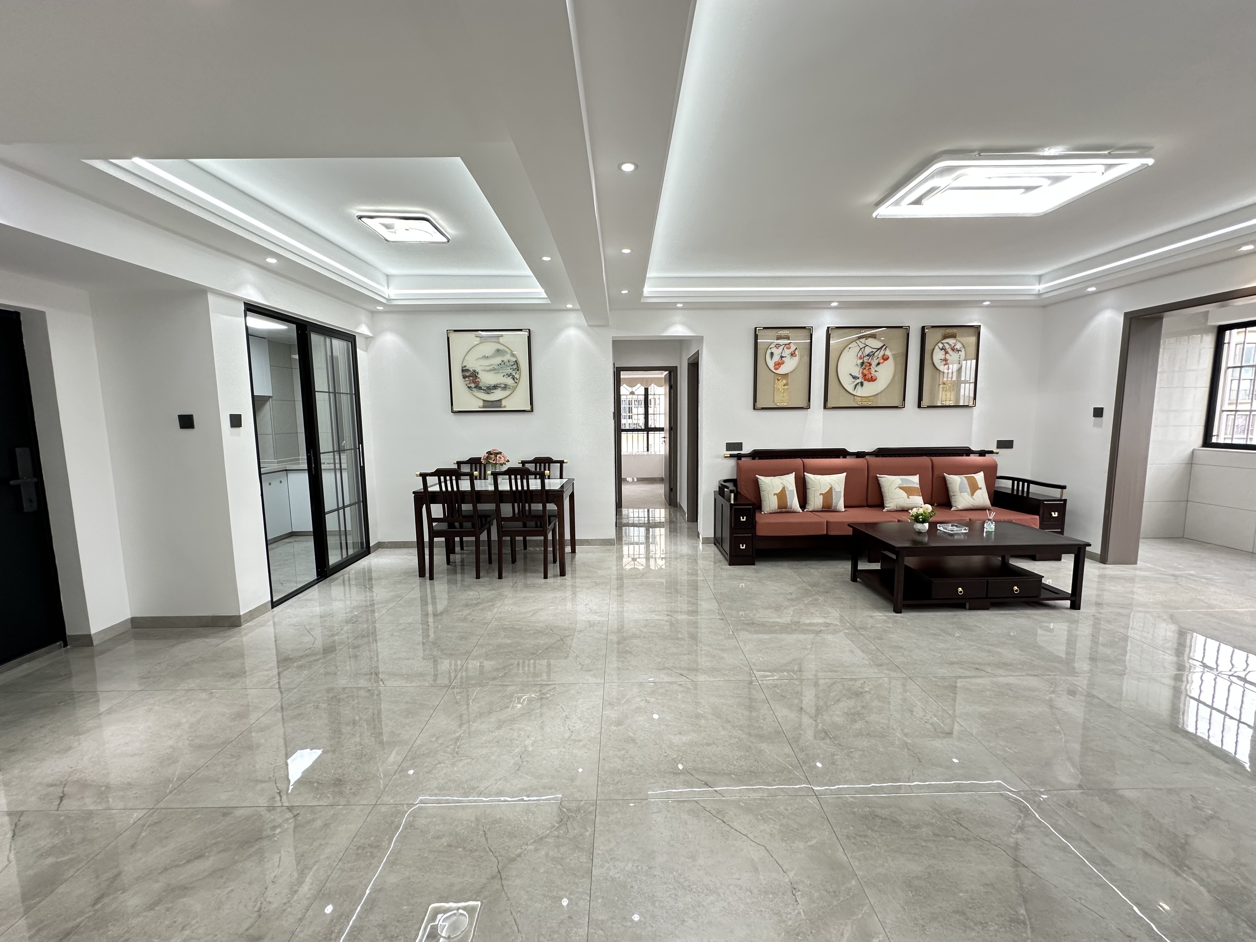 水岸听涛 4室2厅2卫 149.0万 水岸听涛 4室2厅2卫 149.0万客厅