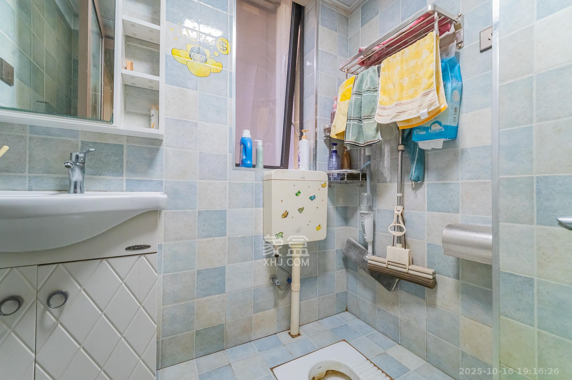 国泰九龙湾 4室2厅2卫 98.0万 国泰九龙湾 4室2厅2卫 98.0万卫生间