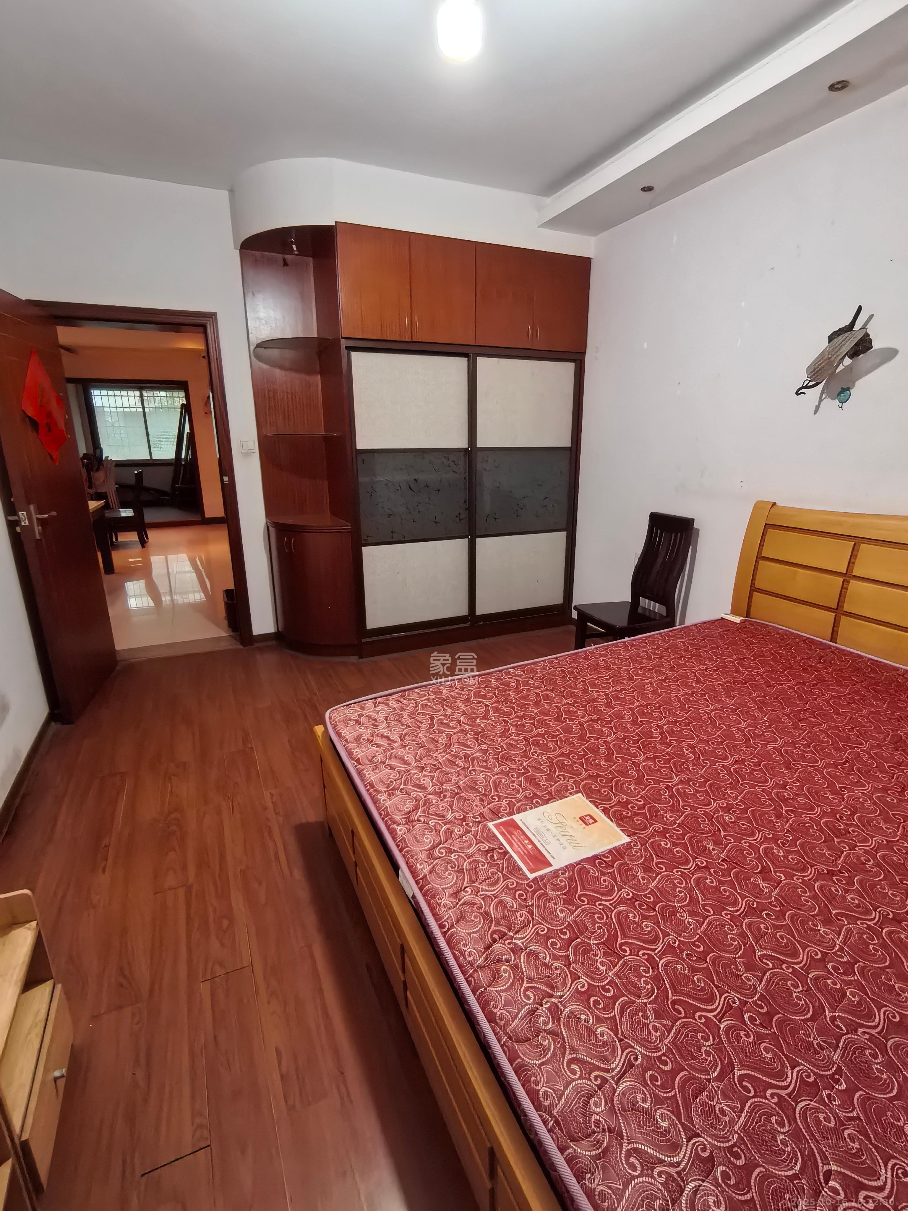 中南汽车世界 3室2厅1卫 1300.0元/月 中南汽车世界 3室2厅1卫 1300.0元/月室内图