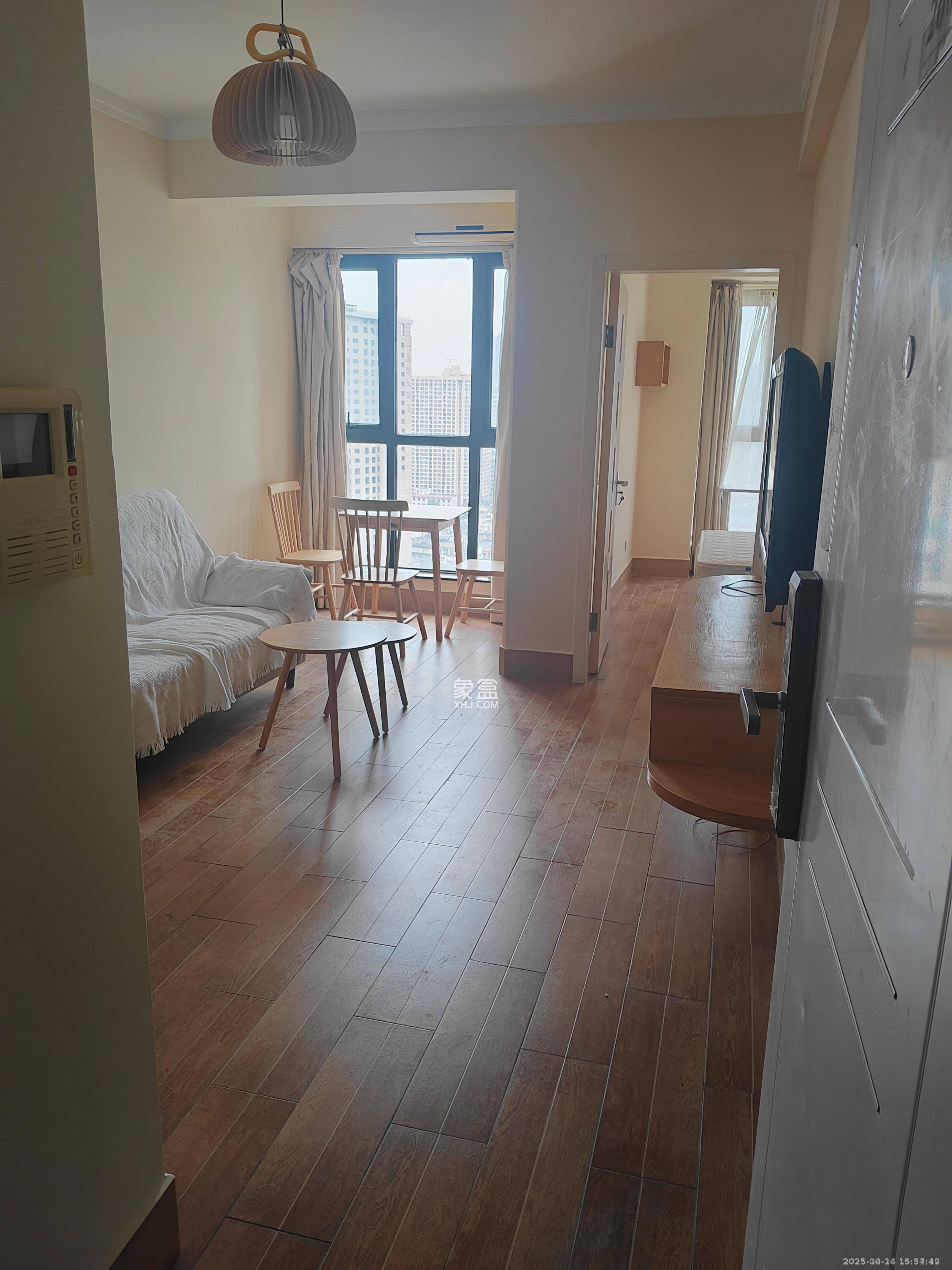 中天广场  1室1厅1卫    2300.0元/月 中天广场  1室1厅1卫    2300.0元/月室内图