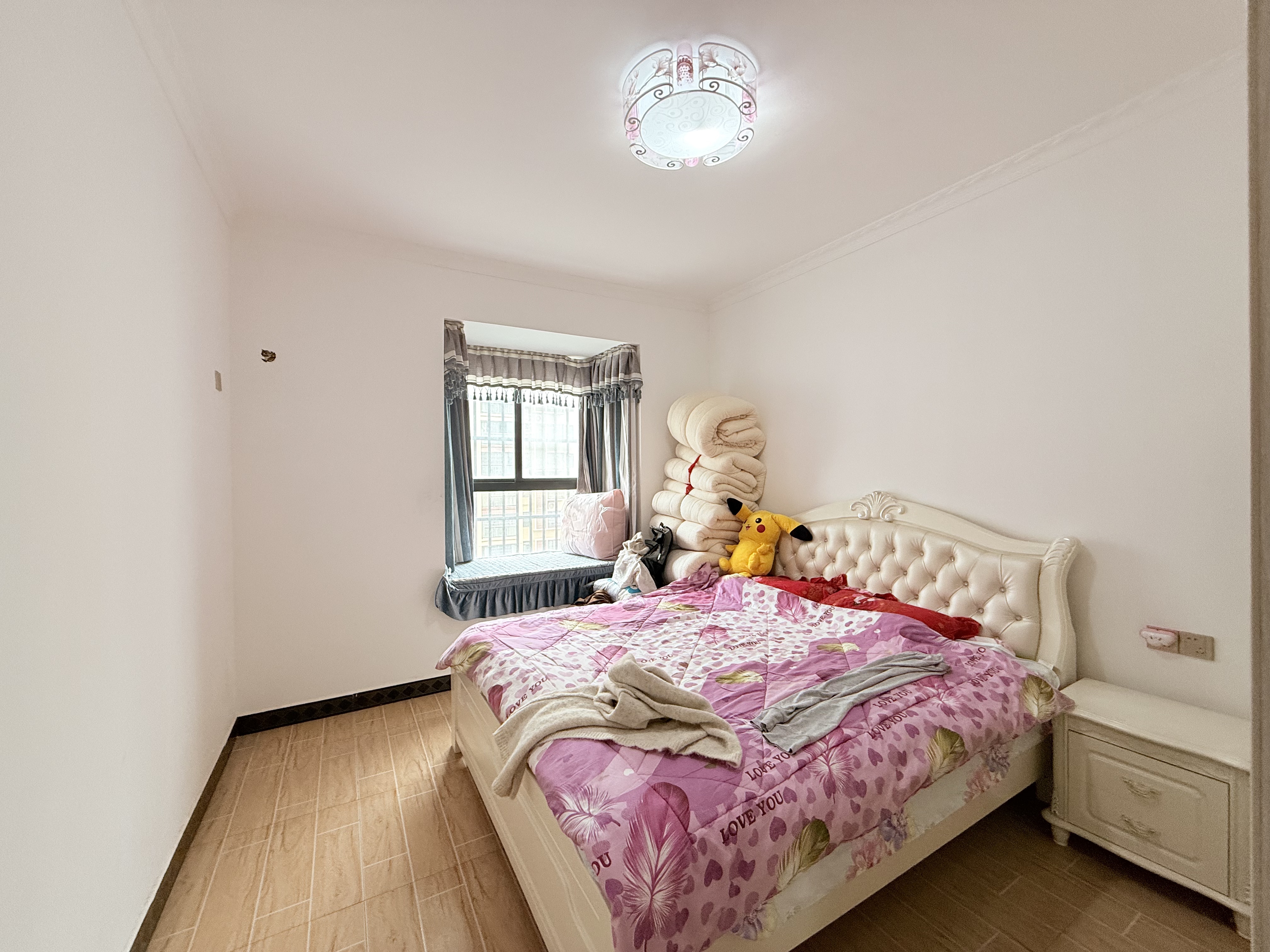 丽景天下一期 3室2厅1卫 60.8万 丽景天下一期 3室2厅1卫 60.8万客厅