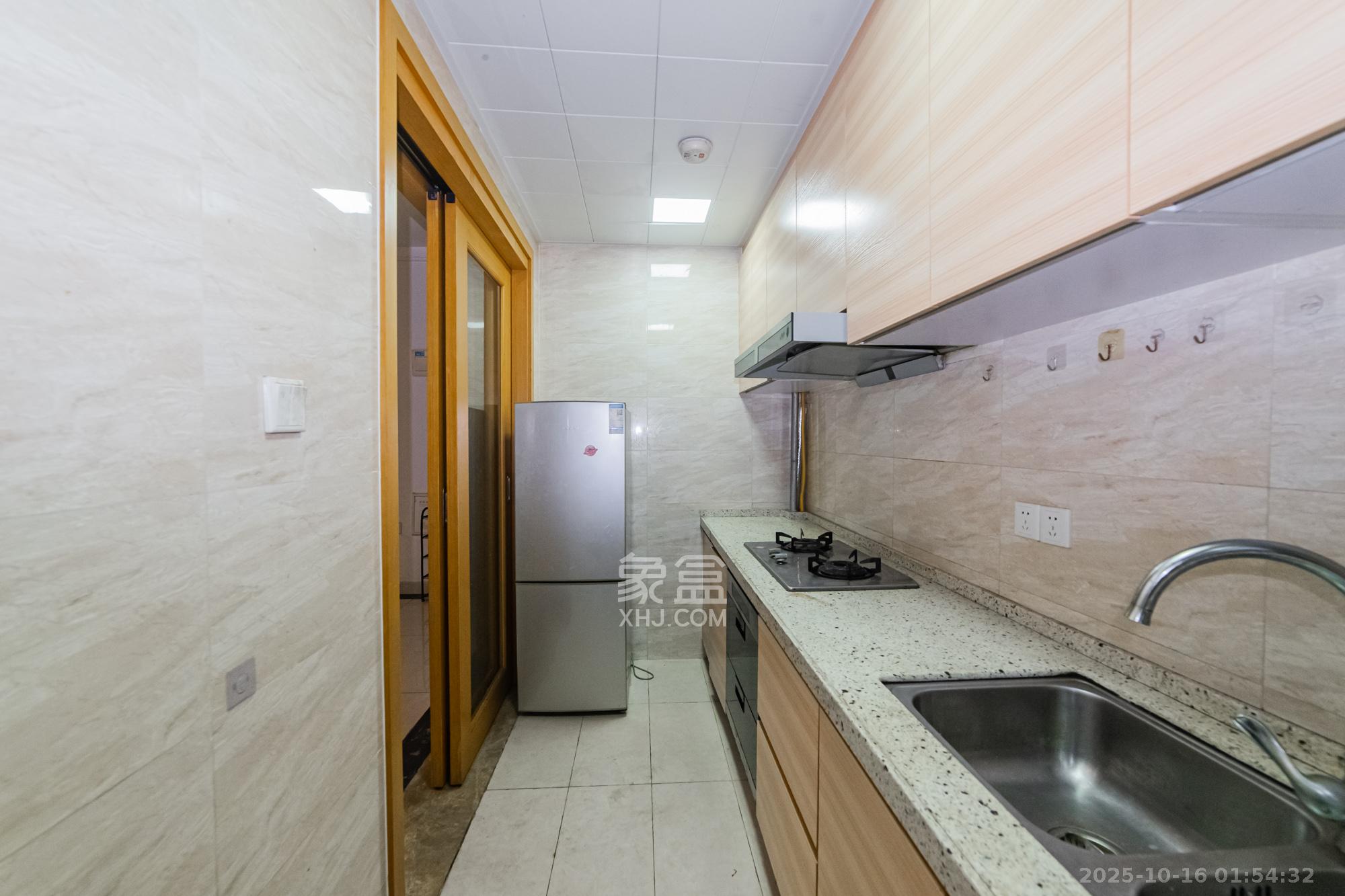 珠江郦城公园1号  3室2厅2卫    84.1万 珠江郦城公园1号  3室2厅2卫    84.1万厨房