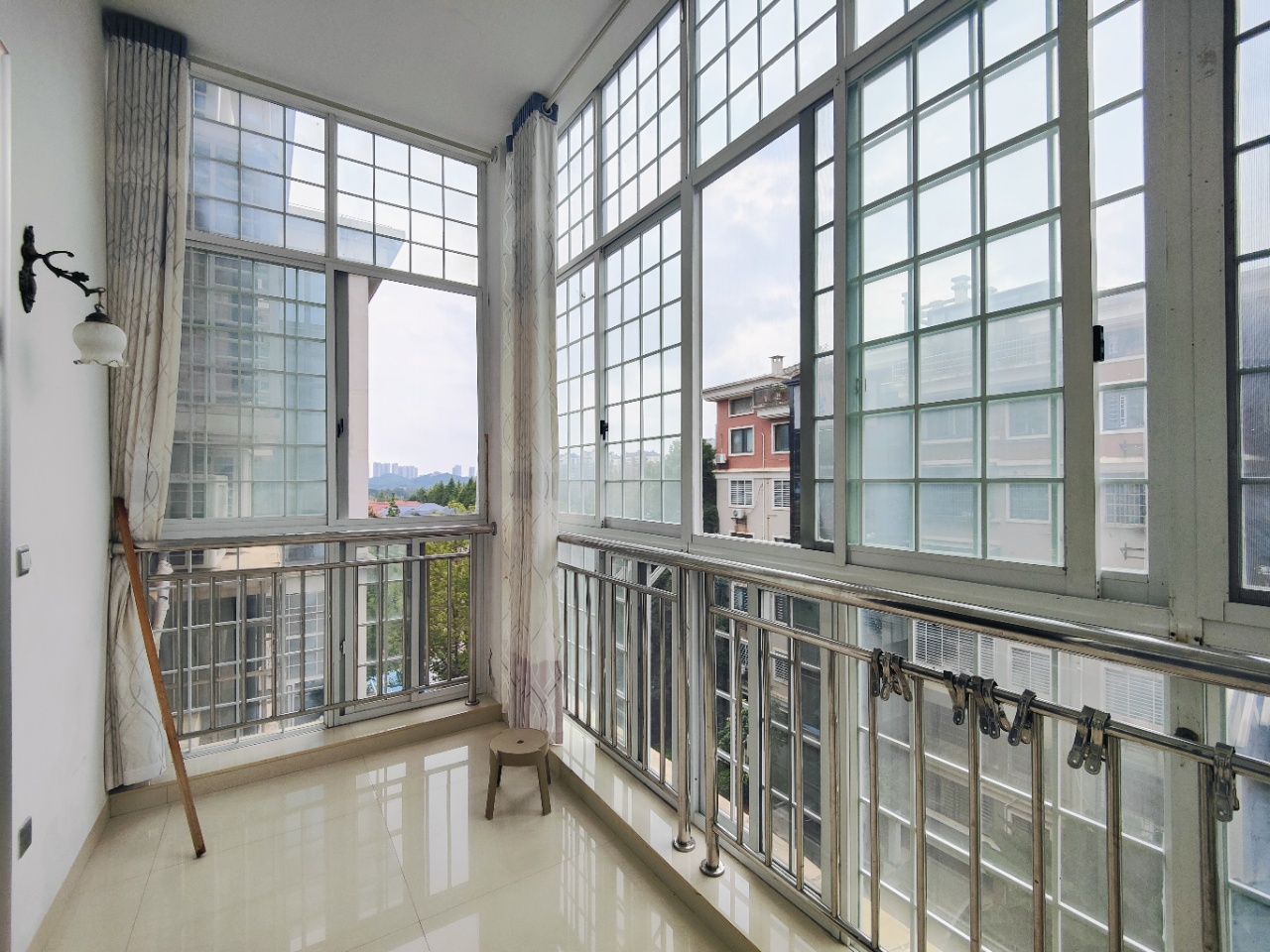 上城世家  5室2厅3卫    68.0万室内图