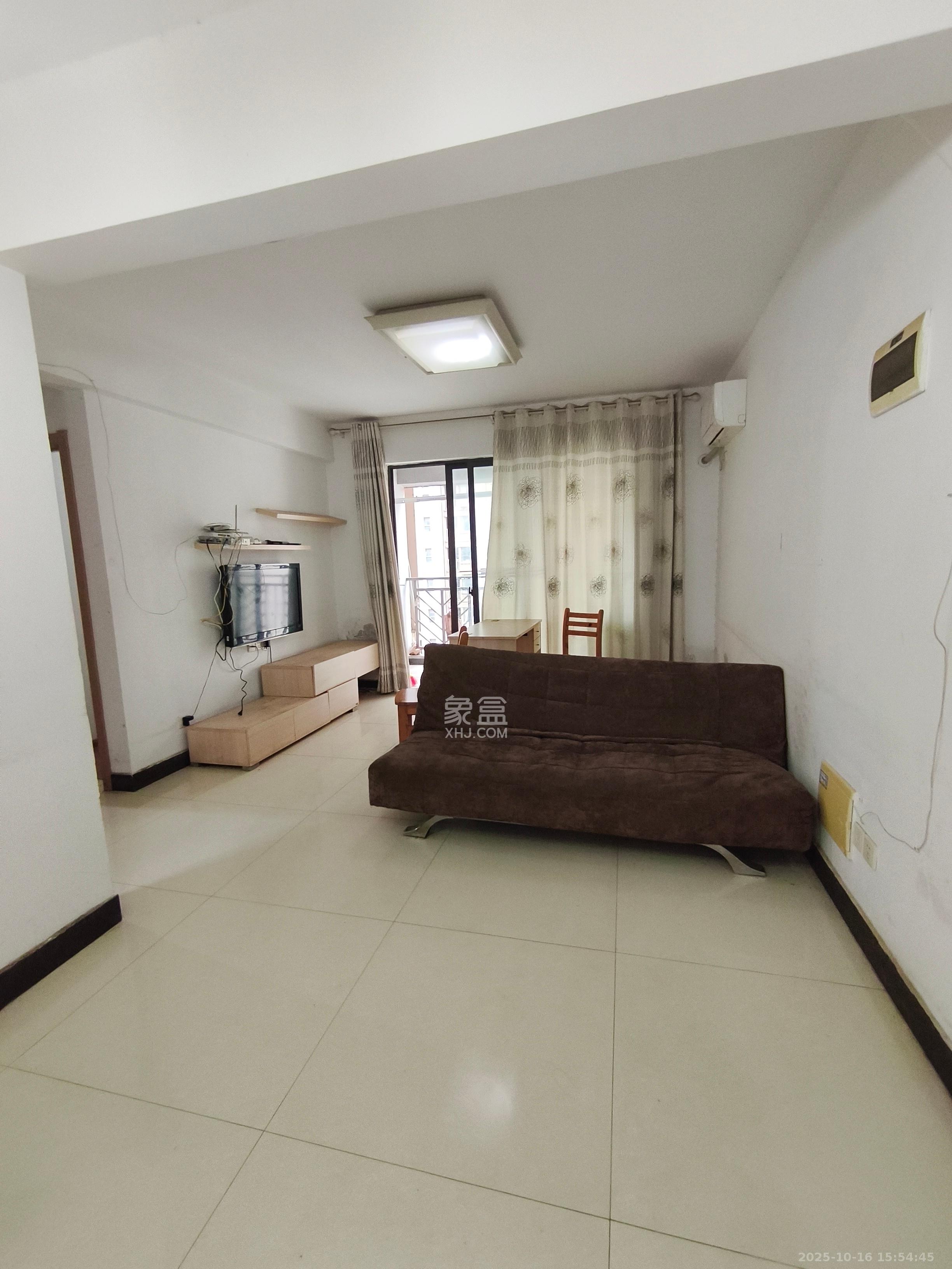 旭辉藏郡（藏郡、旭湘华府)  3室2厅1卫    2500.0元/月