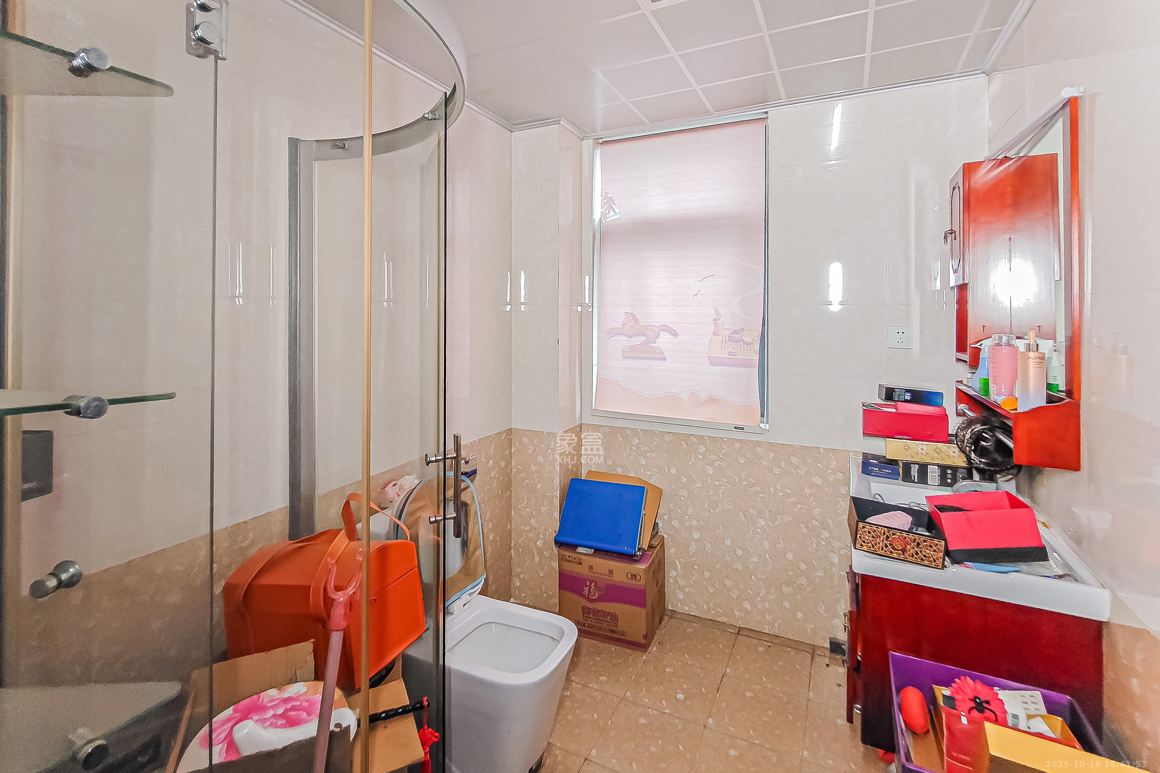 书院观邸 3室2厅2卫 180.0万 书院观邸 3室2厅2卫 180.0万卫生间