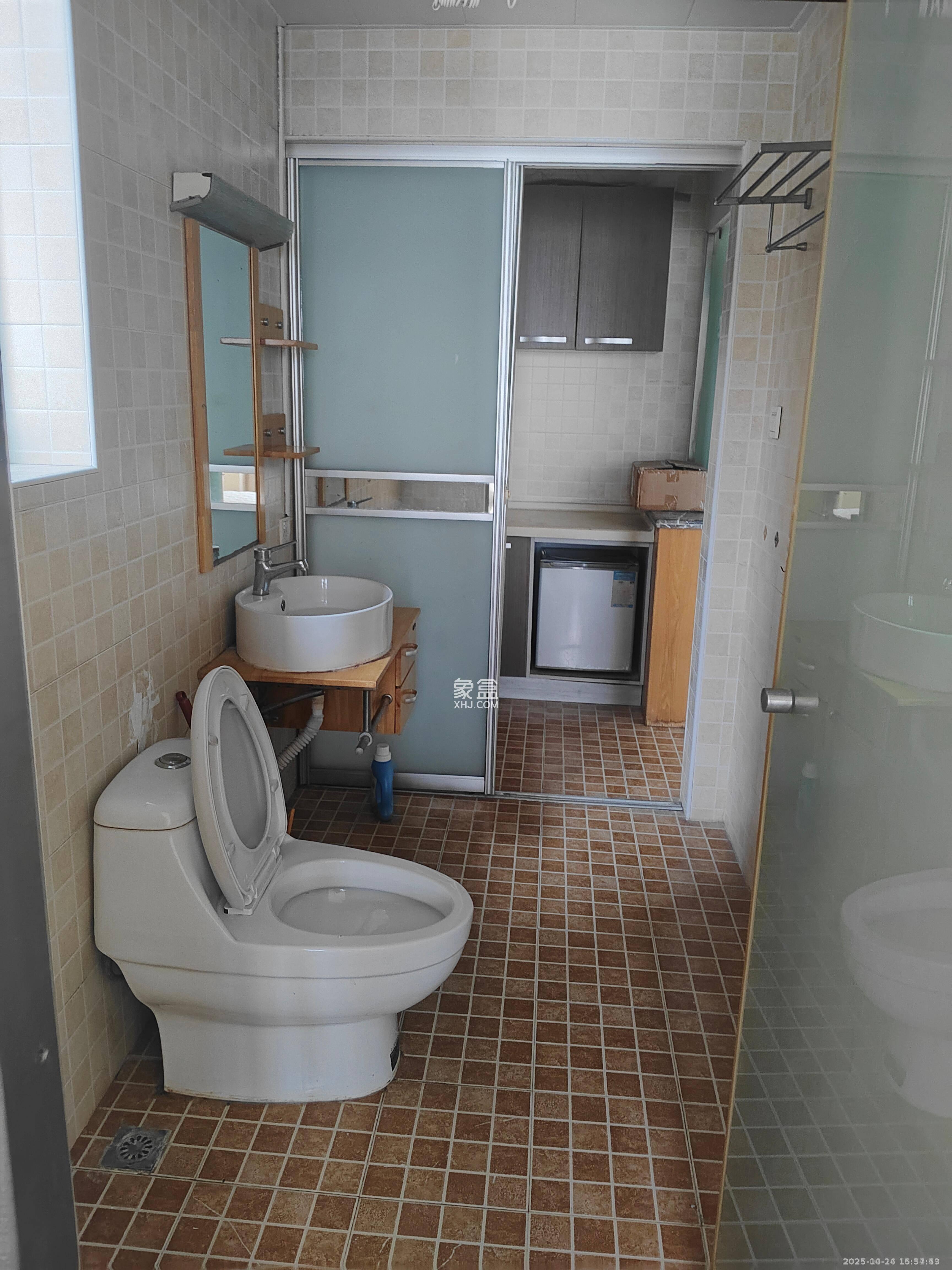 中天广场  1室1厅1卫    2300.0元/月 中天广场  1室1厅1卫    2300.0元/月室内图