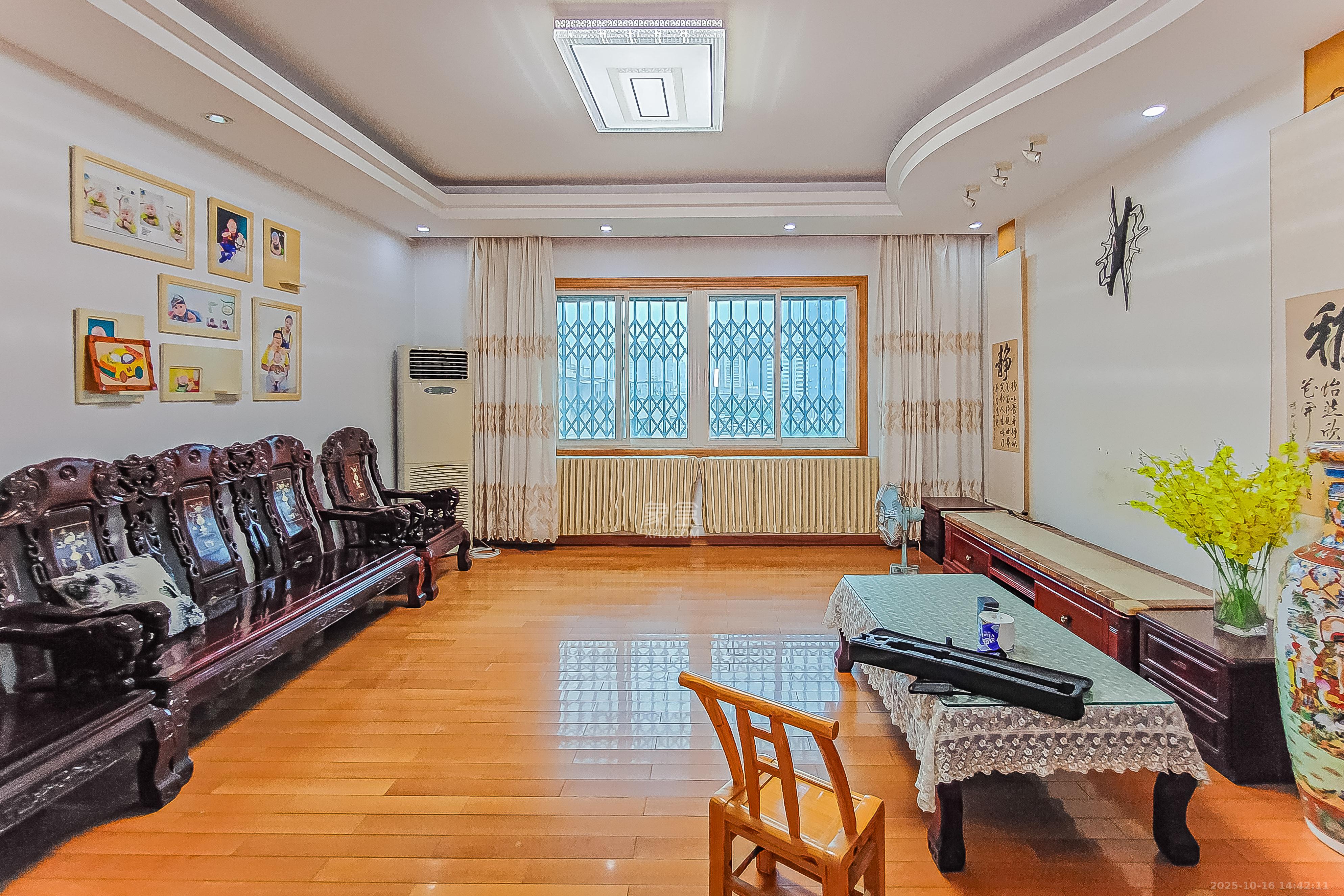 城南路街道办事处宿舍(天心游路38号)  3室2厅2卫    95.0万 城南路街道办事处宿舍(天心游路38号)  3室2厅2卫    95.0万客厅