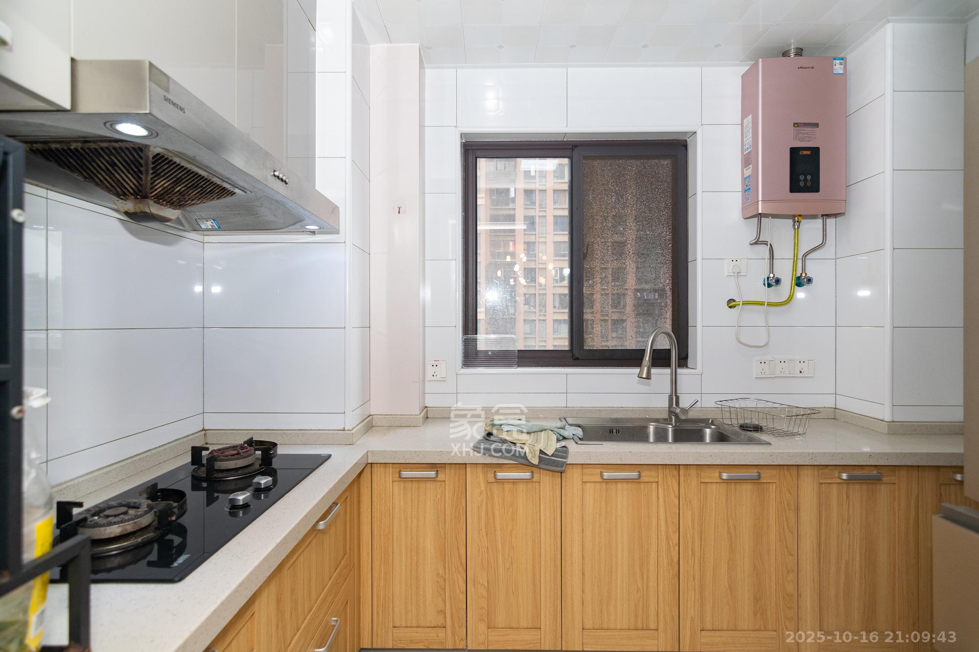 新城国际花都 3室2厅2卫 72.8万 新城国际花都 3室2厅2卫 72.8万厨房