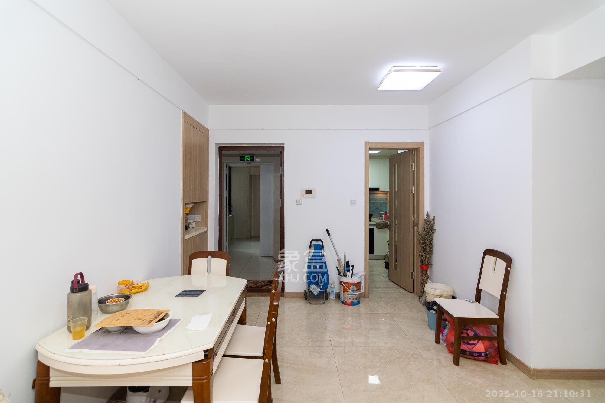 新城国际花都 3室2厅2卫 75.0万 新城国际花都 3室2厅2卫 75.0万客厅