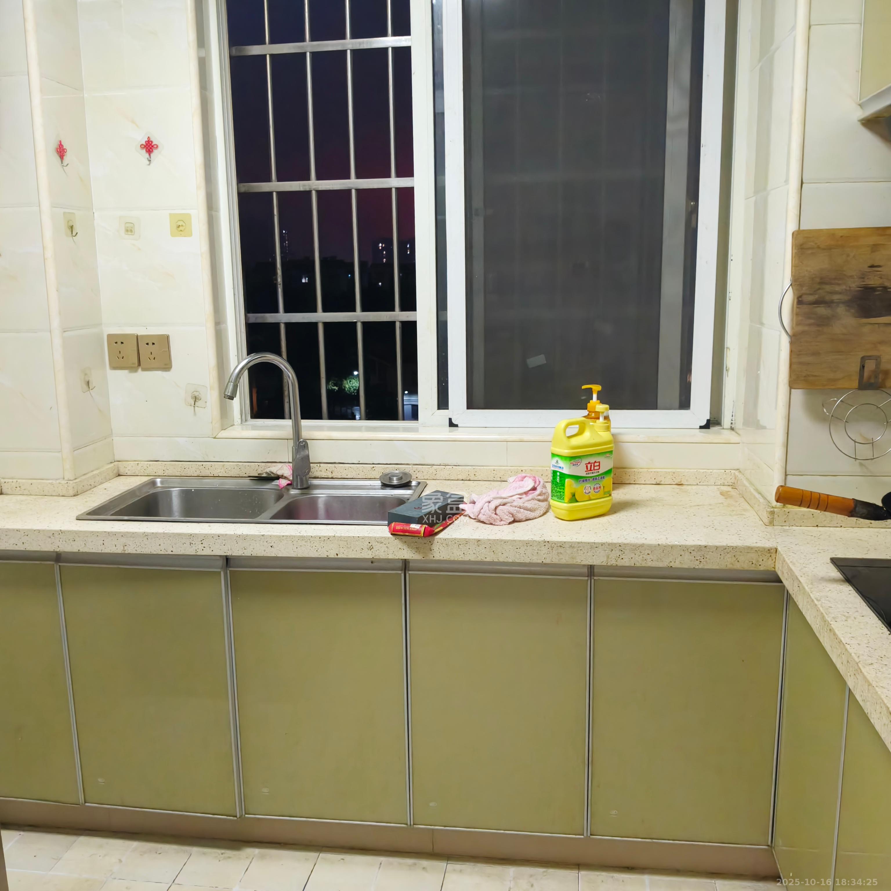 和润园一、二期  3室2厅2卫    1900.0元/月 和润园一、二期  3室2厅2卫    1900.0元/月室内图