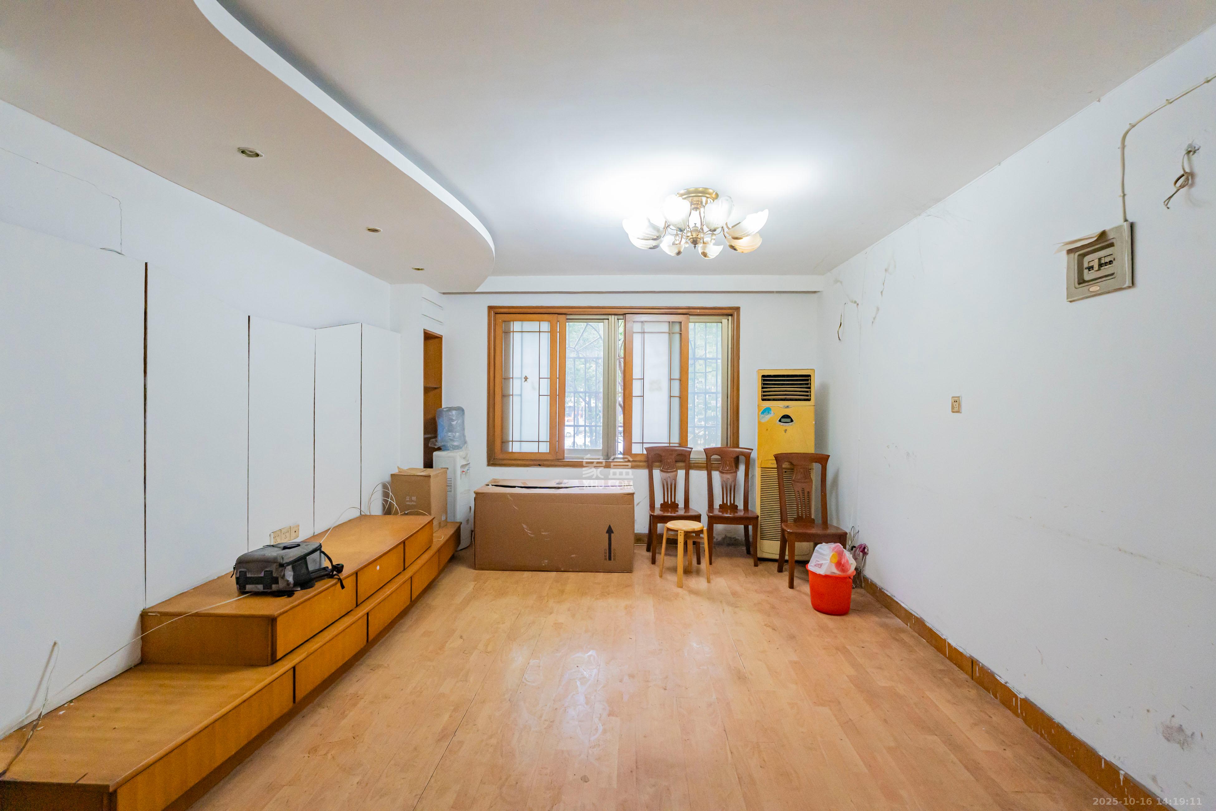 金帆小区  3室2厅2卫    68.0万 金帆小区  3室2厅2卫    68.0万