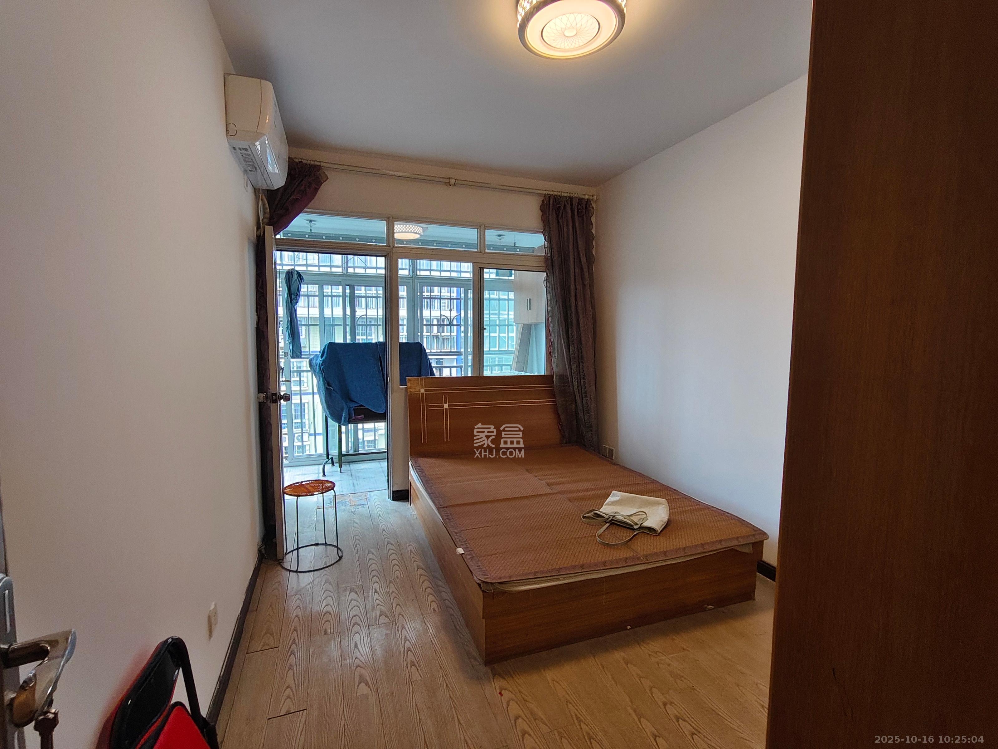 麓谷E家人  4室2厅2卫    2600.0元/月室内图